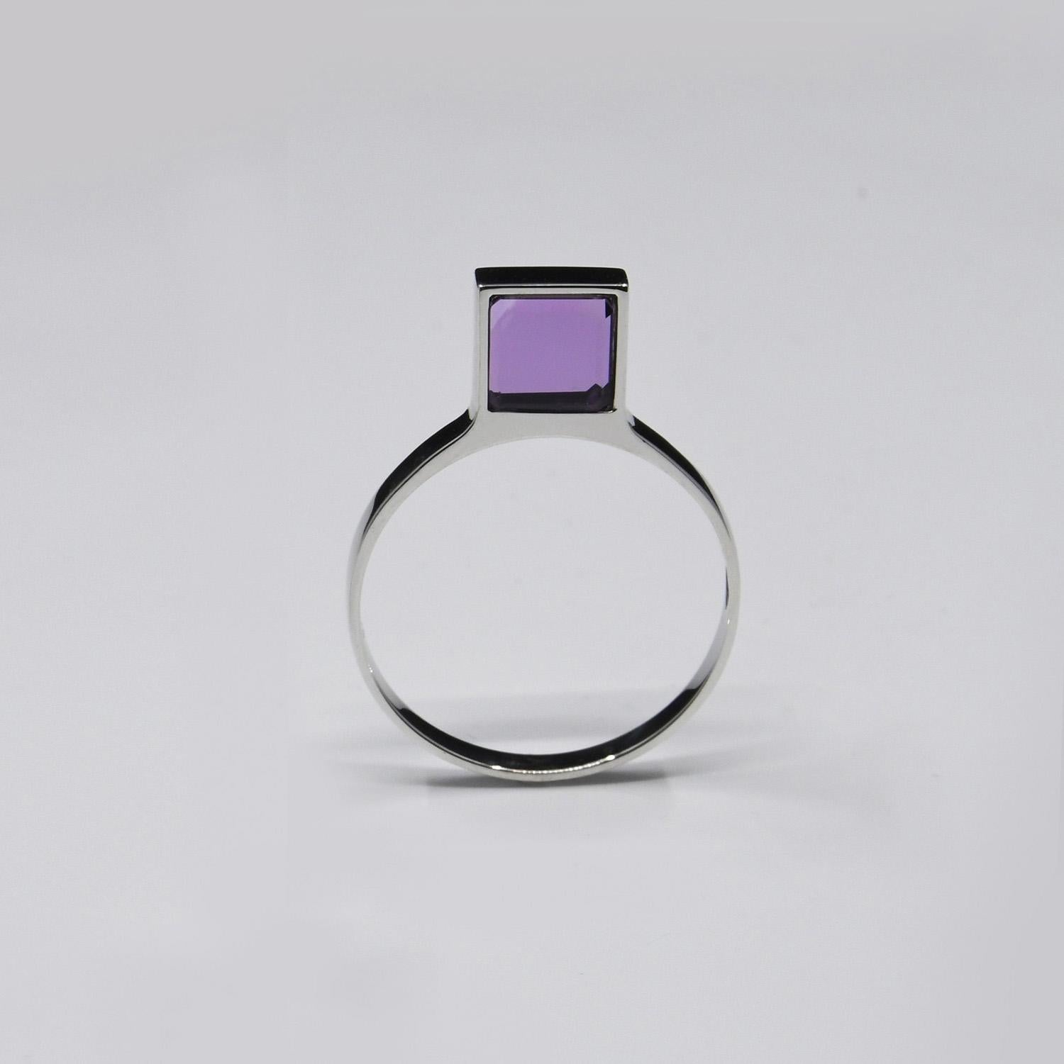 Contemporary Colore Purple Ring with 1.1 Carat Amethyst on 2.20 gr 18K White Gold For Sale