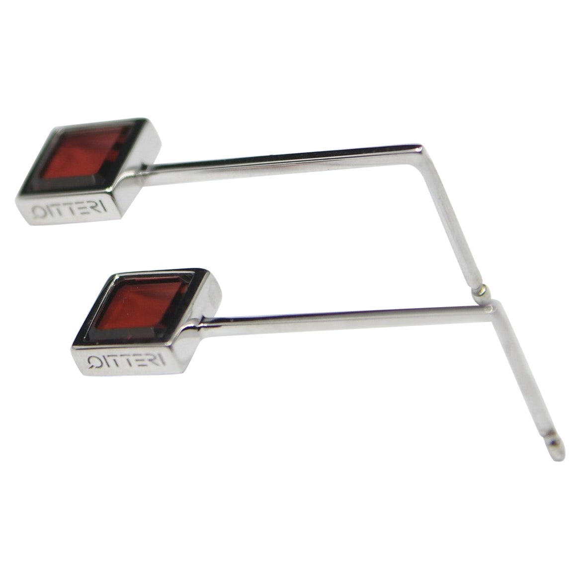 Farbrote Earings mit 1,6 Karat Granaten auf 18 Karat Weißgold im Angebot