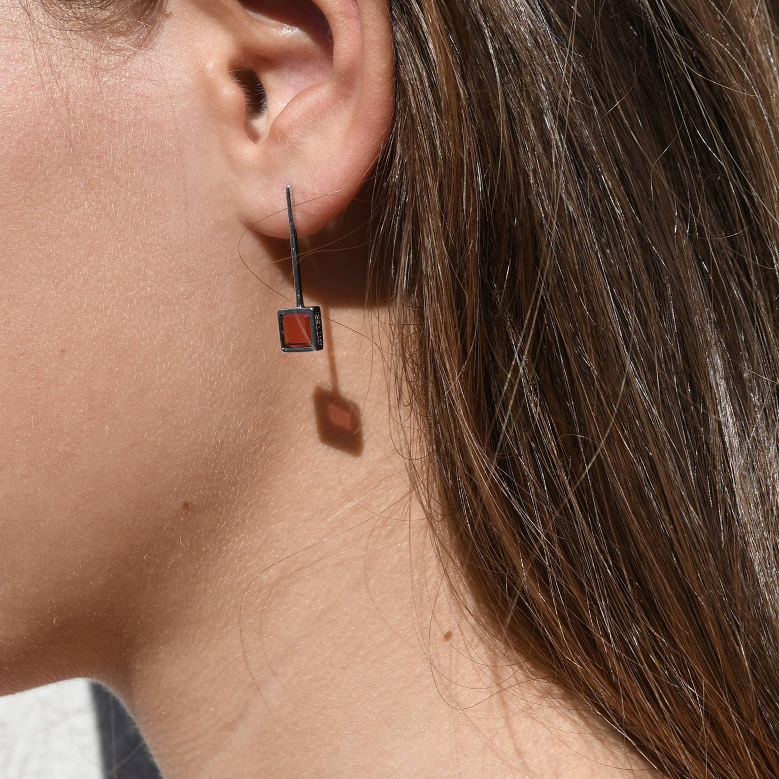 These innovative and contemporary earrings with a unique silhouette were created by designer Michel Tortel for QITTERI. They feature a major innovation: a new gem cut in the form of minimalist squares in a vertical position. In this model, the