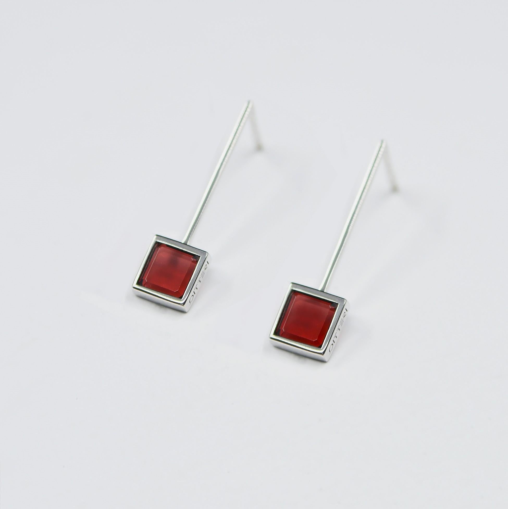 Brilliant Cut Colore Red Earings with 1.6 Carat Garnets on 18k White Gold For Sale