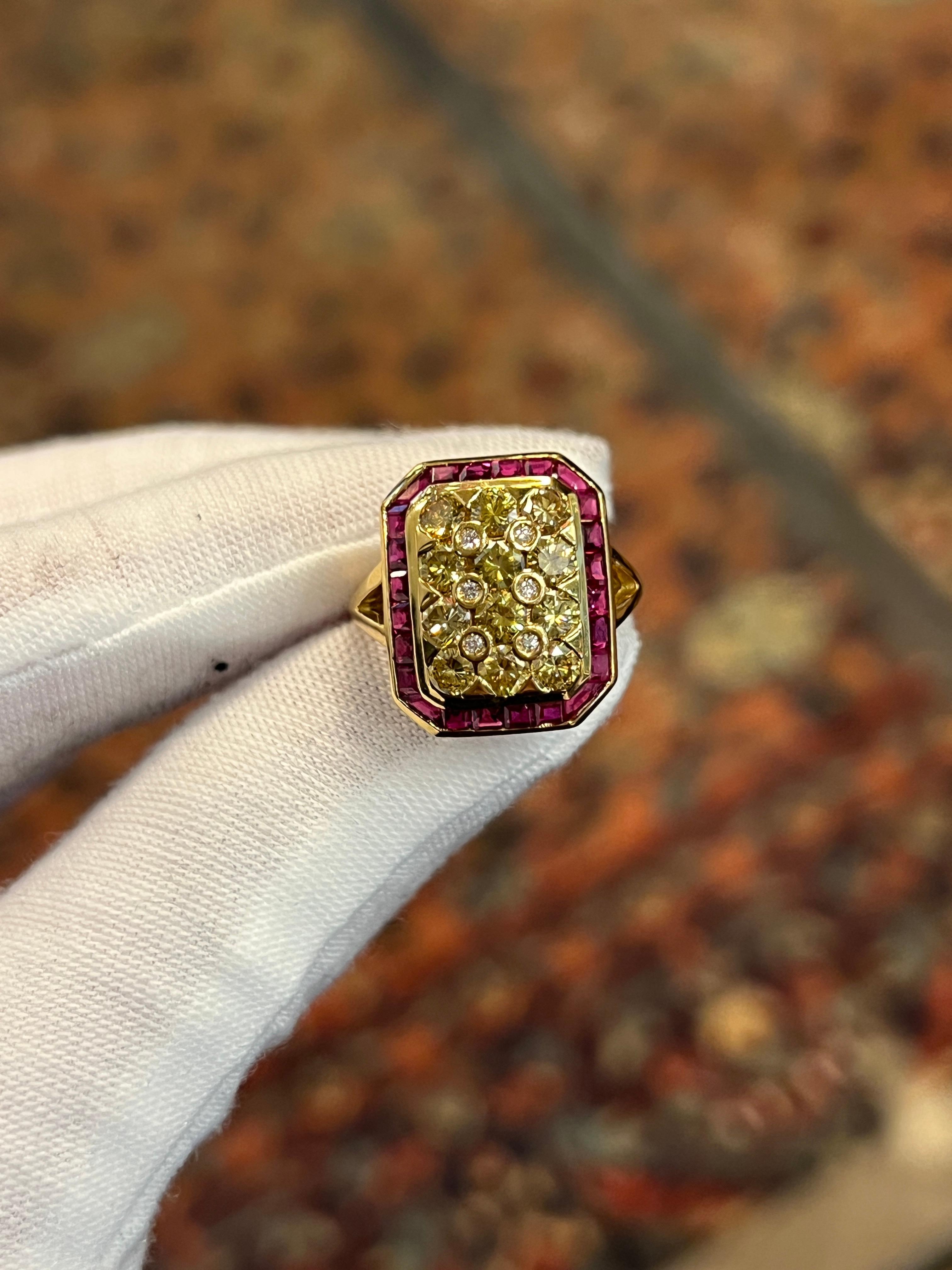 Ring mit farbigem Diamant und Rubin (Gemischter Schliff) im Angebot