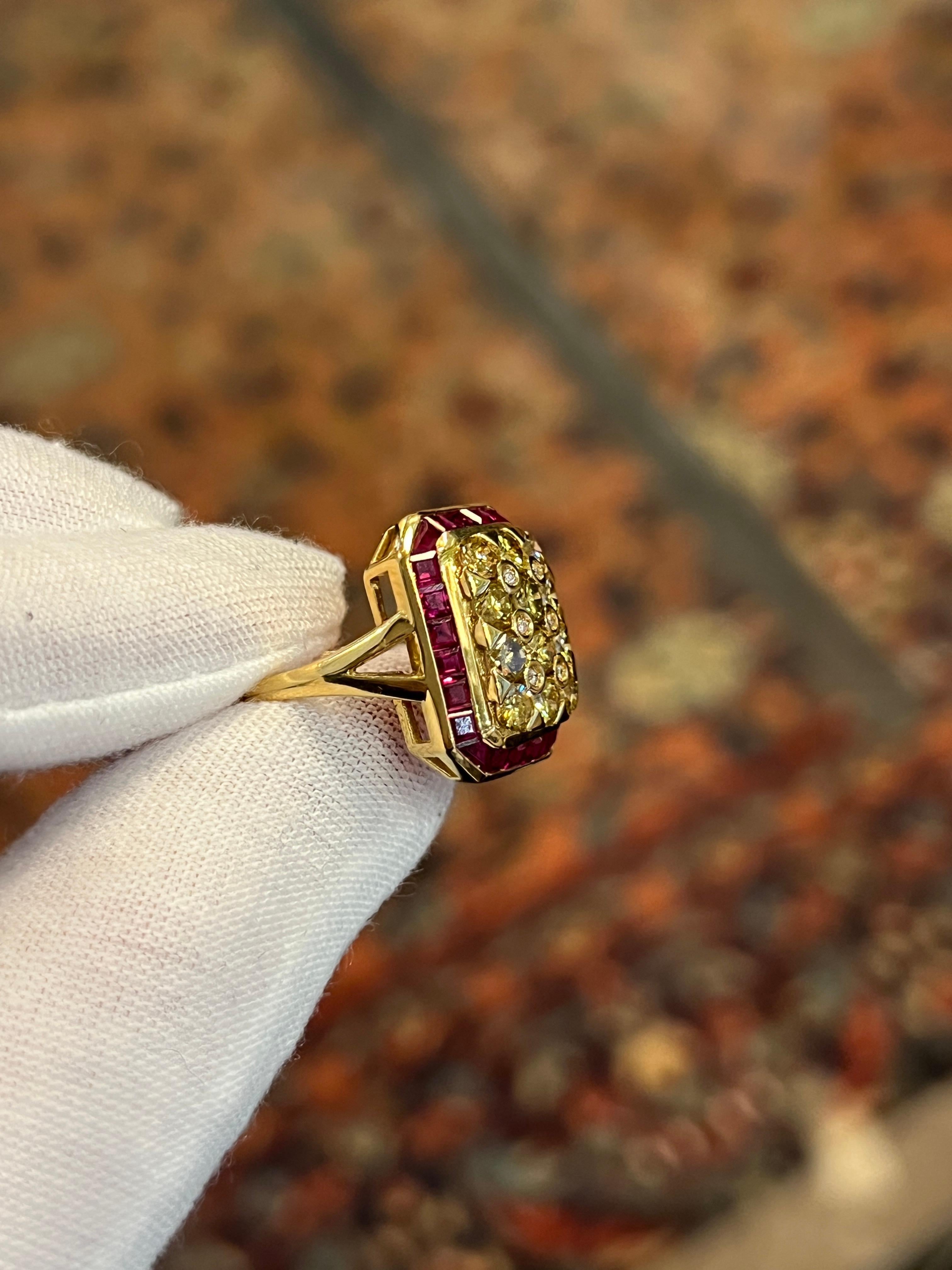 Ring mit farbigem Diamant und Rubin im Zustand „Hervorragend“ im Angebot in New York, NY