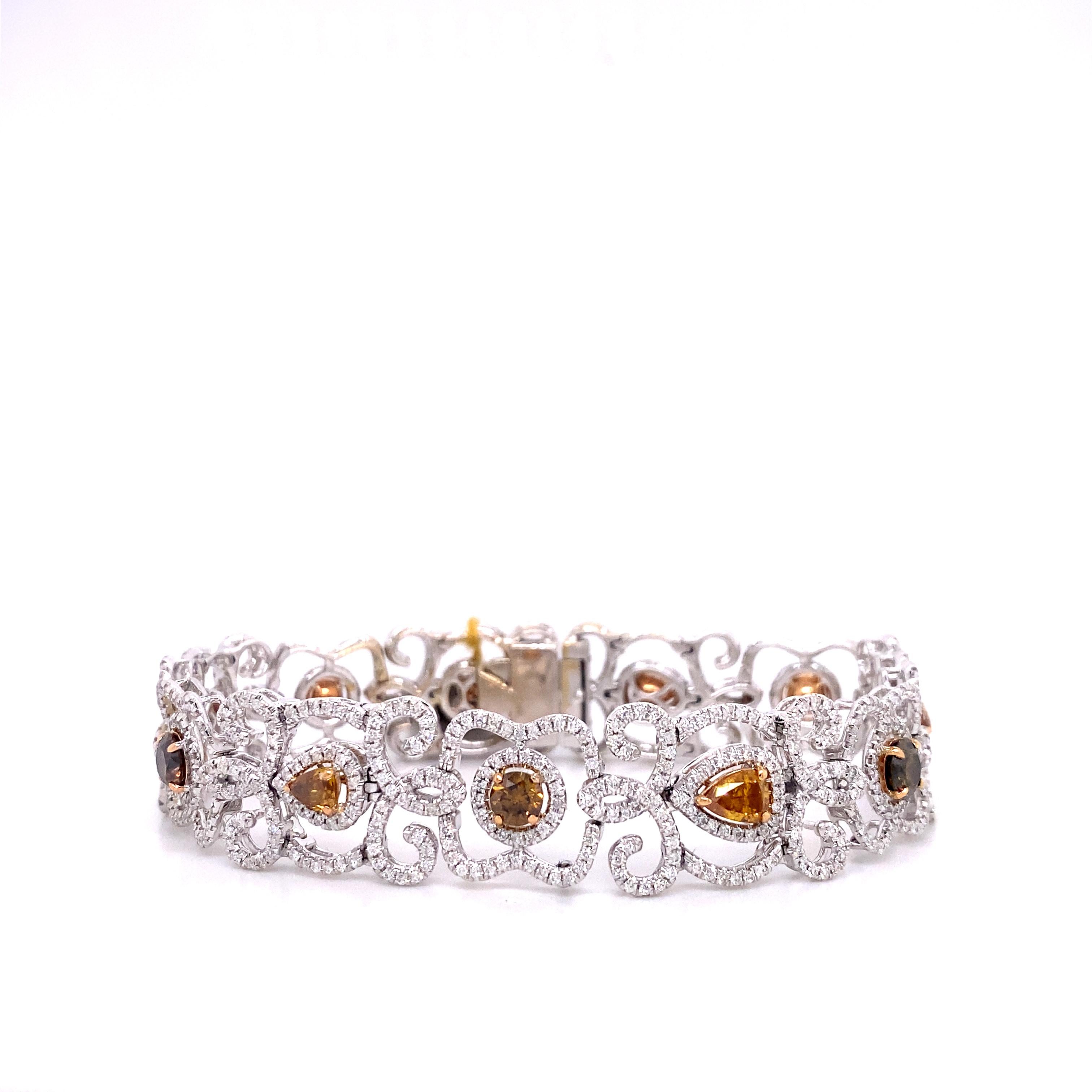 Armband mit farbigen Diamanten und weißen Diamanten (Rundschliff) im Angebot