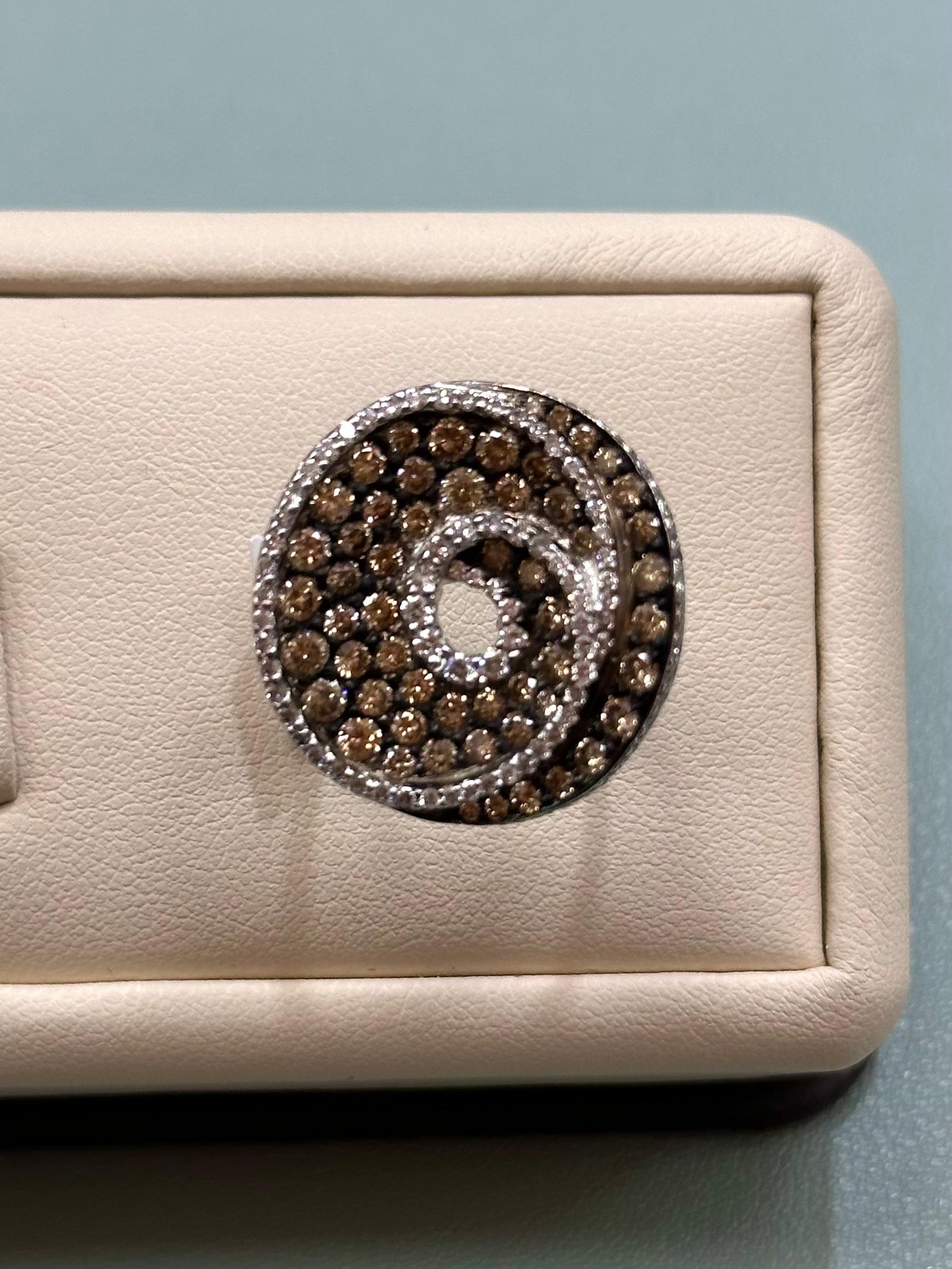 Women's or Men's Colored Diamond and White Diamond Spiral Ring set in 18k White Gold For Sale