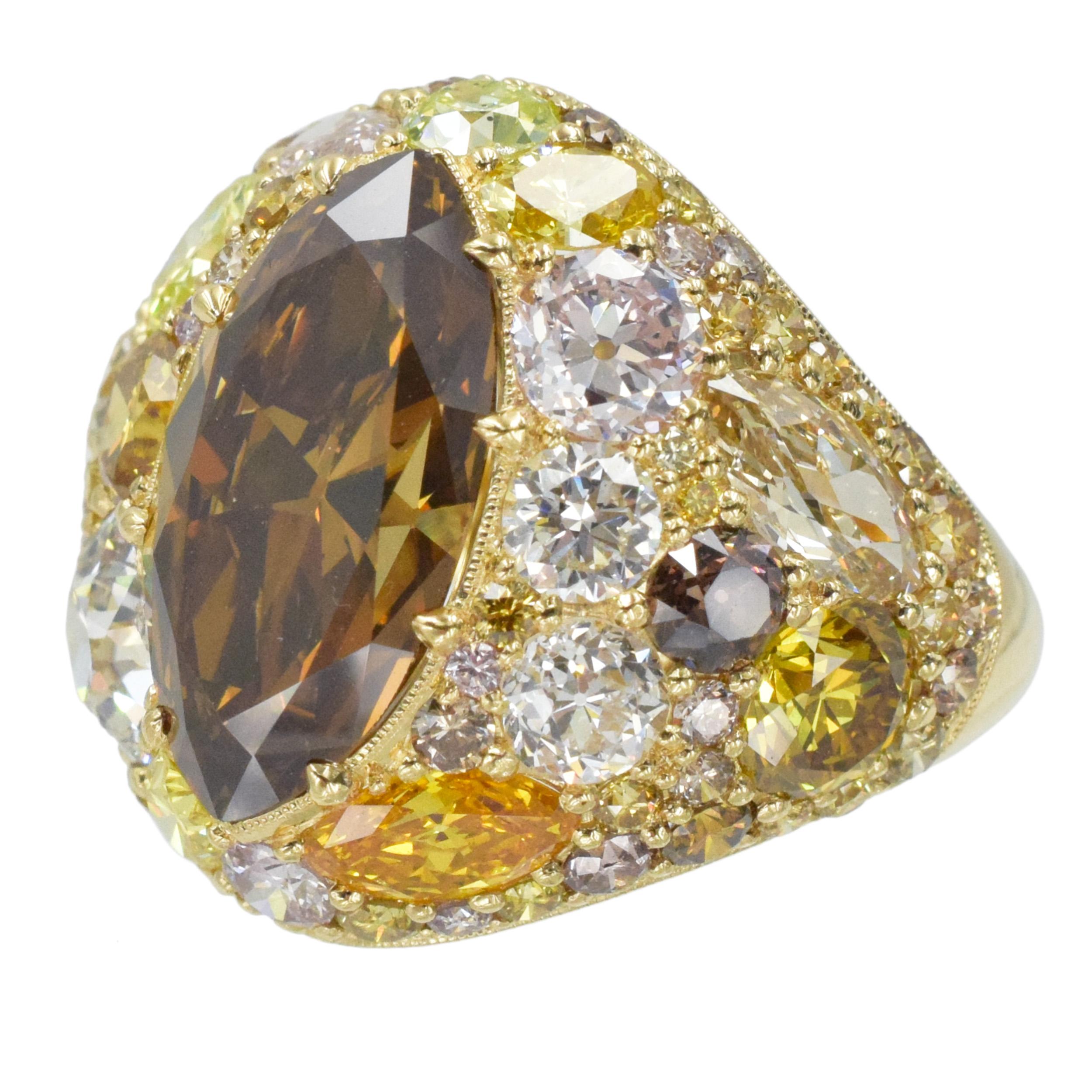 Colored Diamond and Yellow Gold Ring In Excellent Condition For Sale In Holmdel, NJ