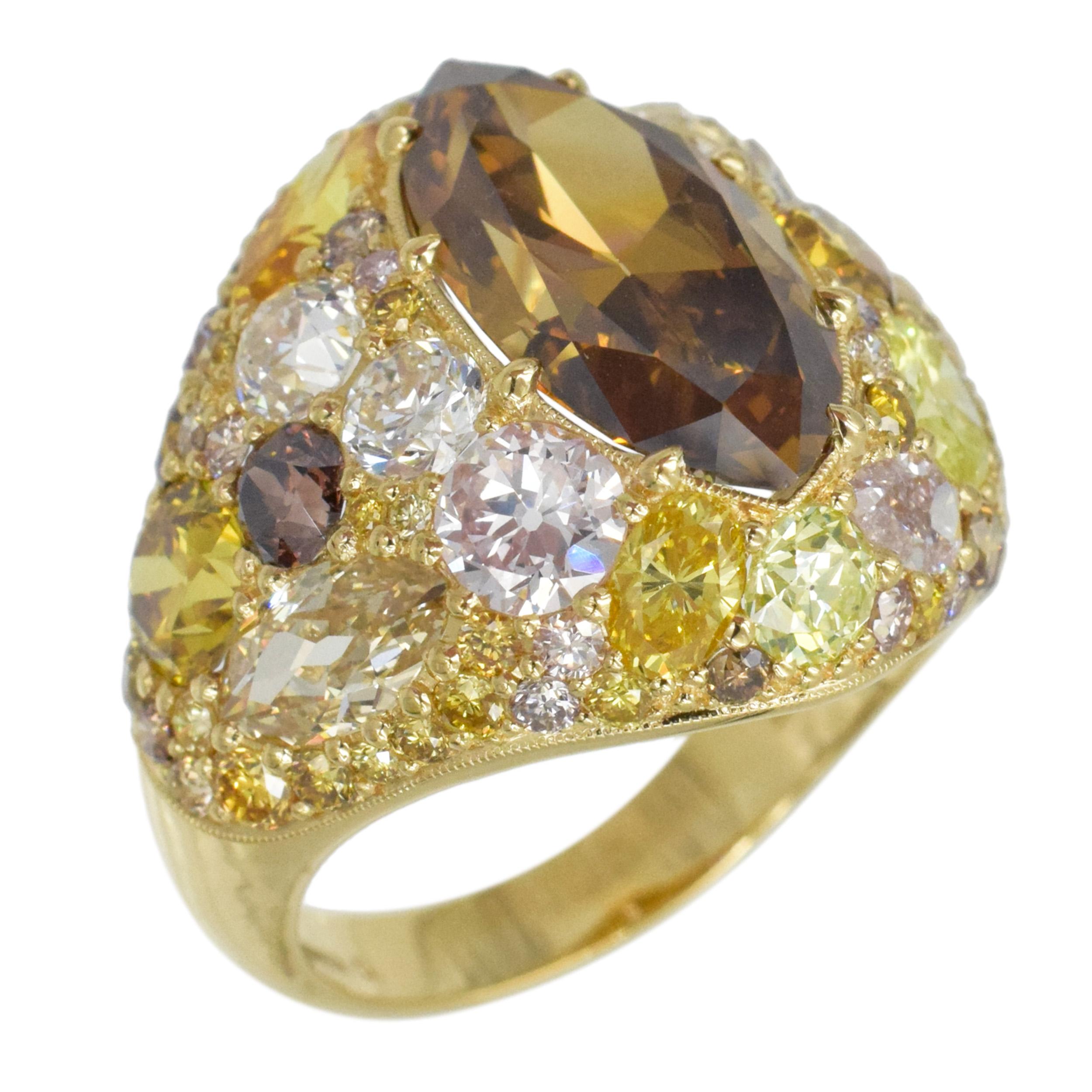 Colored Diamond and Yellow Gold Ring For Sale 3