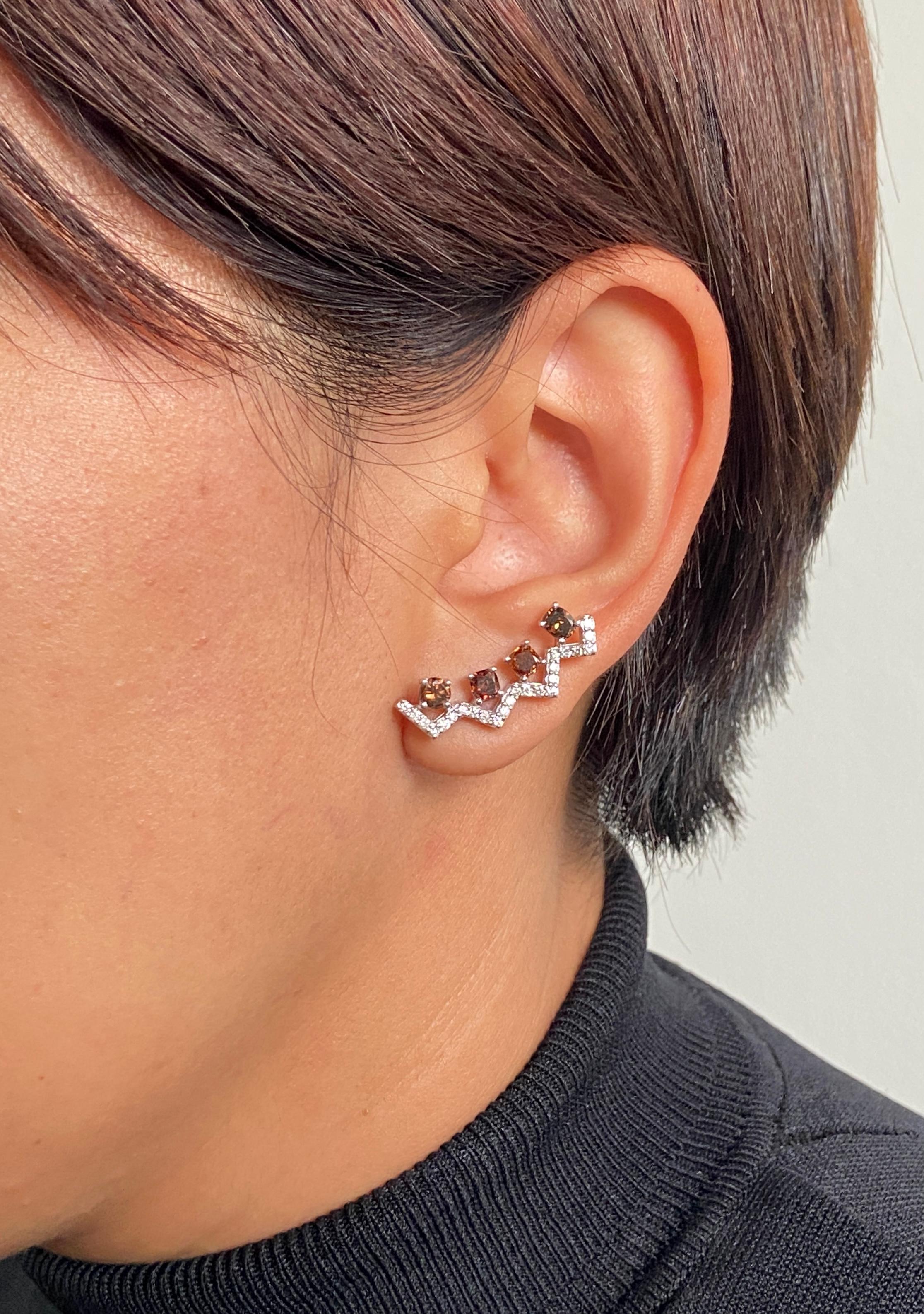 Art déco Boucles d'oreilles en or blanc 18 K pour diamants de couleur en zigzag en vente