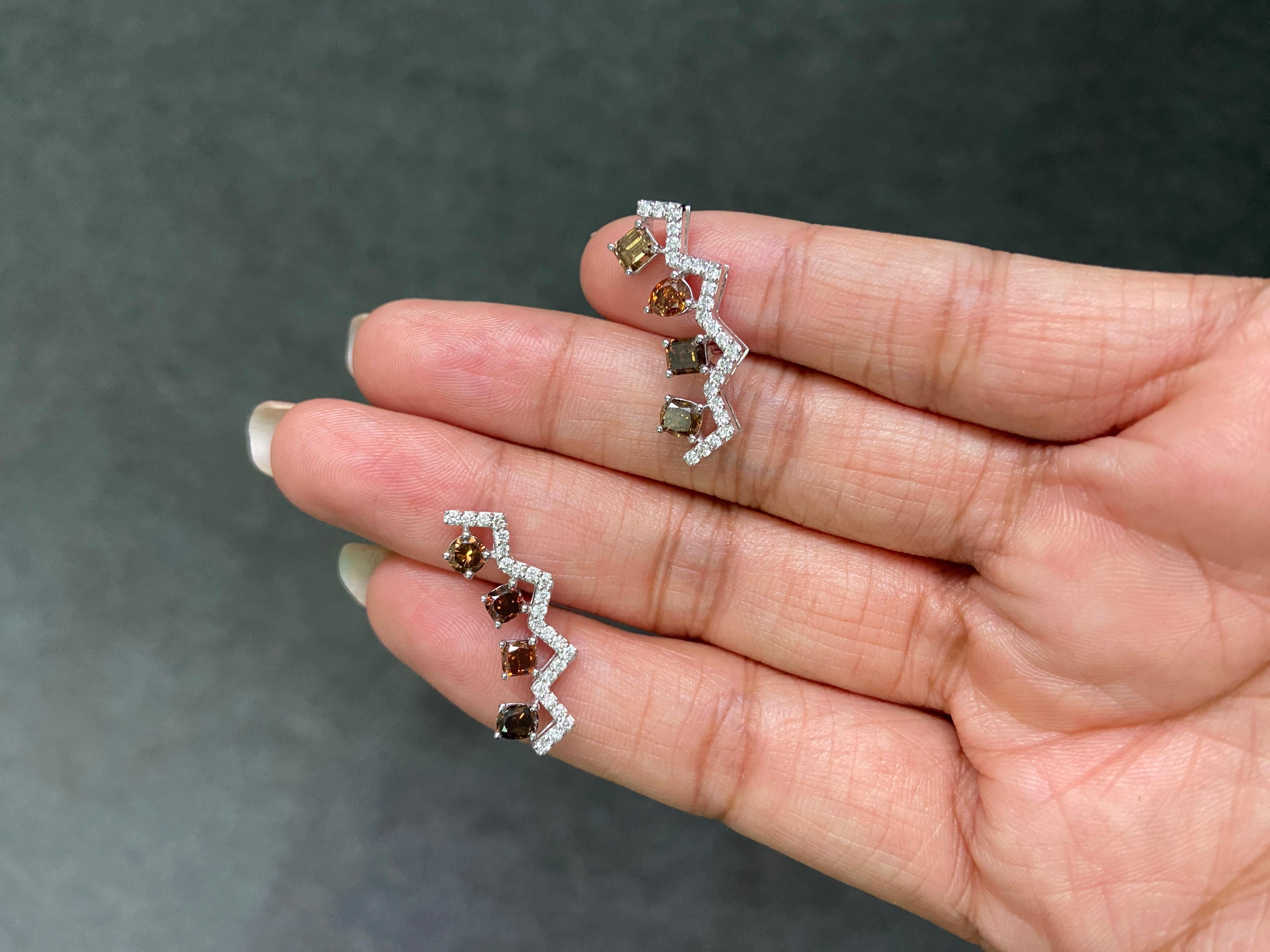 Boucles d'oreilles en or blanc 18 K pour diamants de couleur en zigzag en vente 1