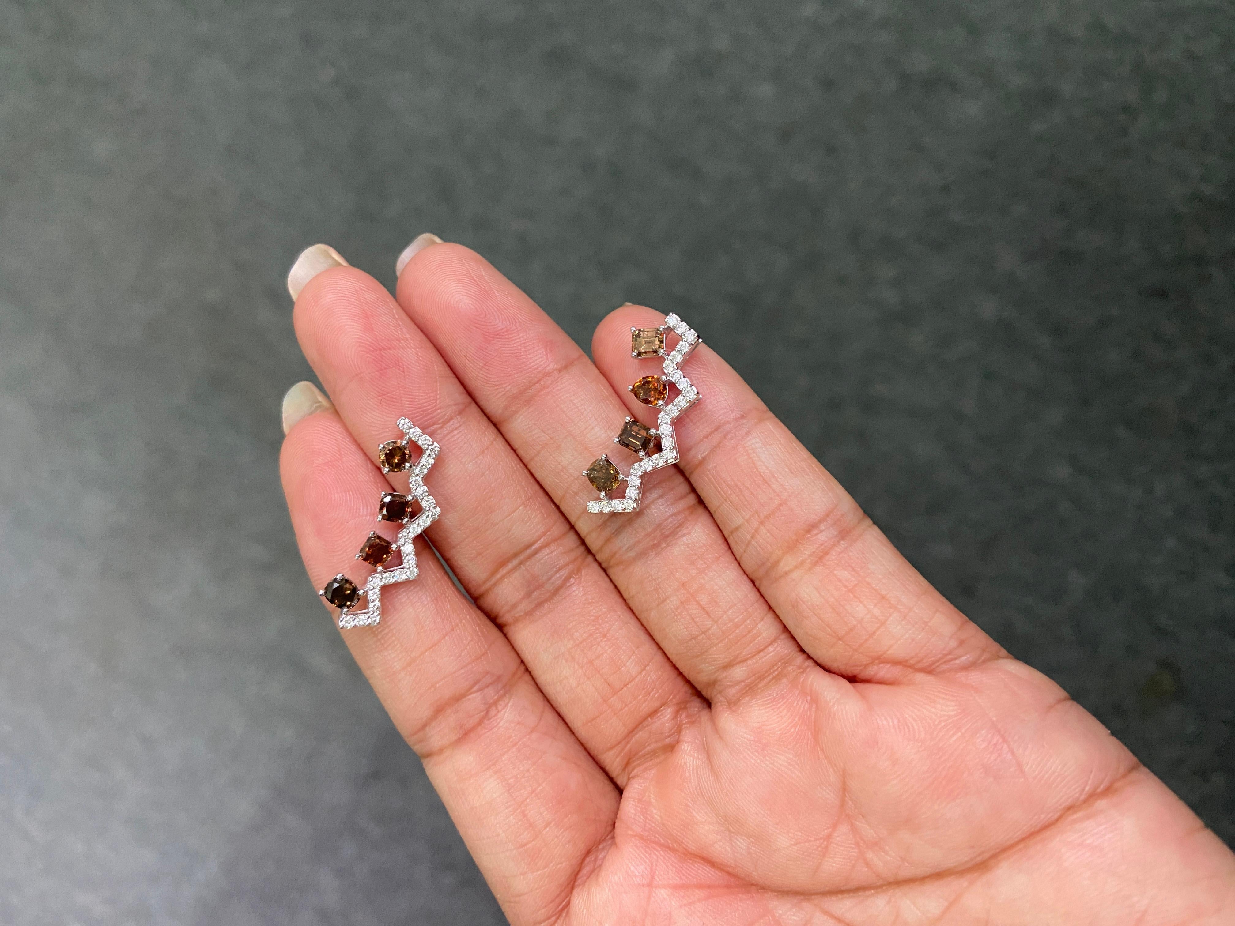 Boucles d'oreilles en or blanc 18 K pour diamants de couleur en zigzag en vente 2