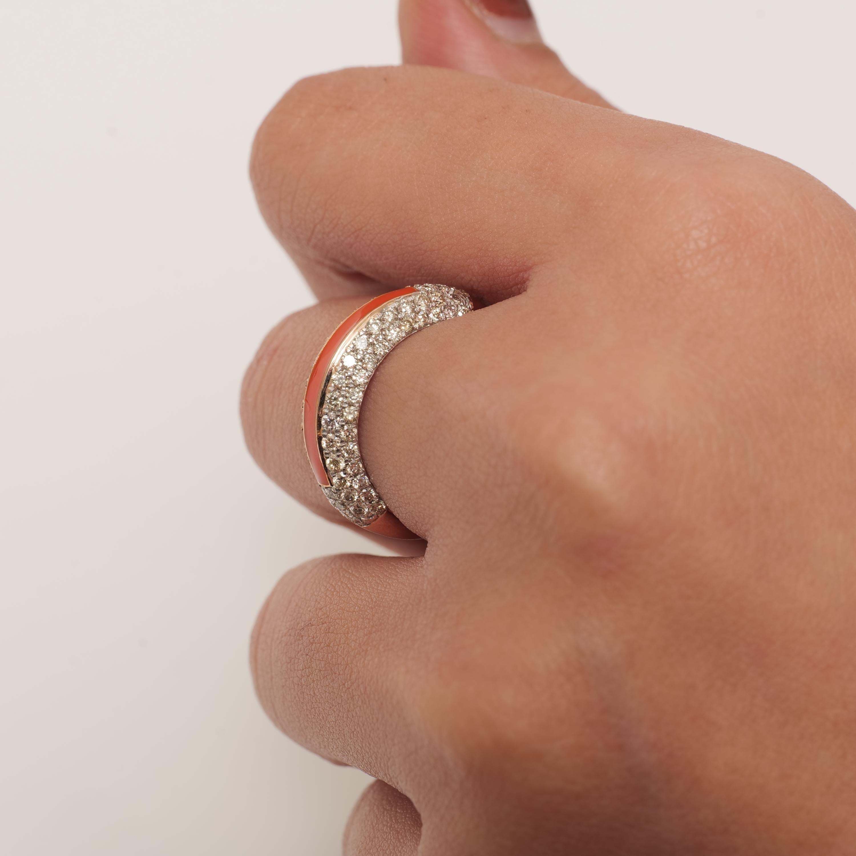 Taglio rotondo Anello con diamante smaltato colorato in oro massiccio 14k (certificato) in vendita