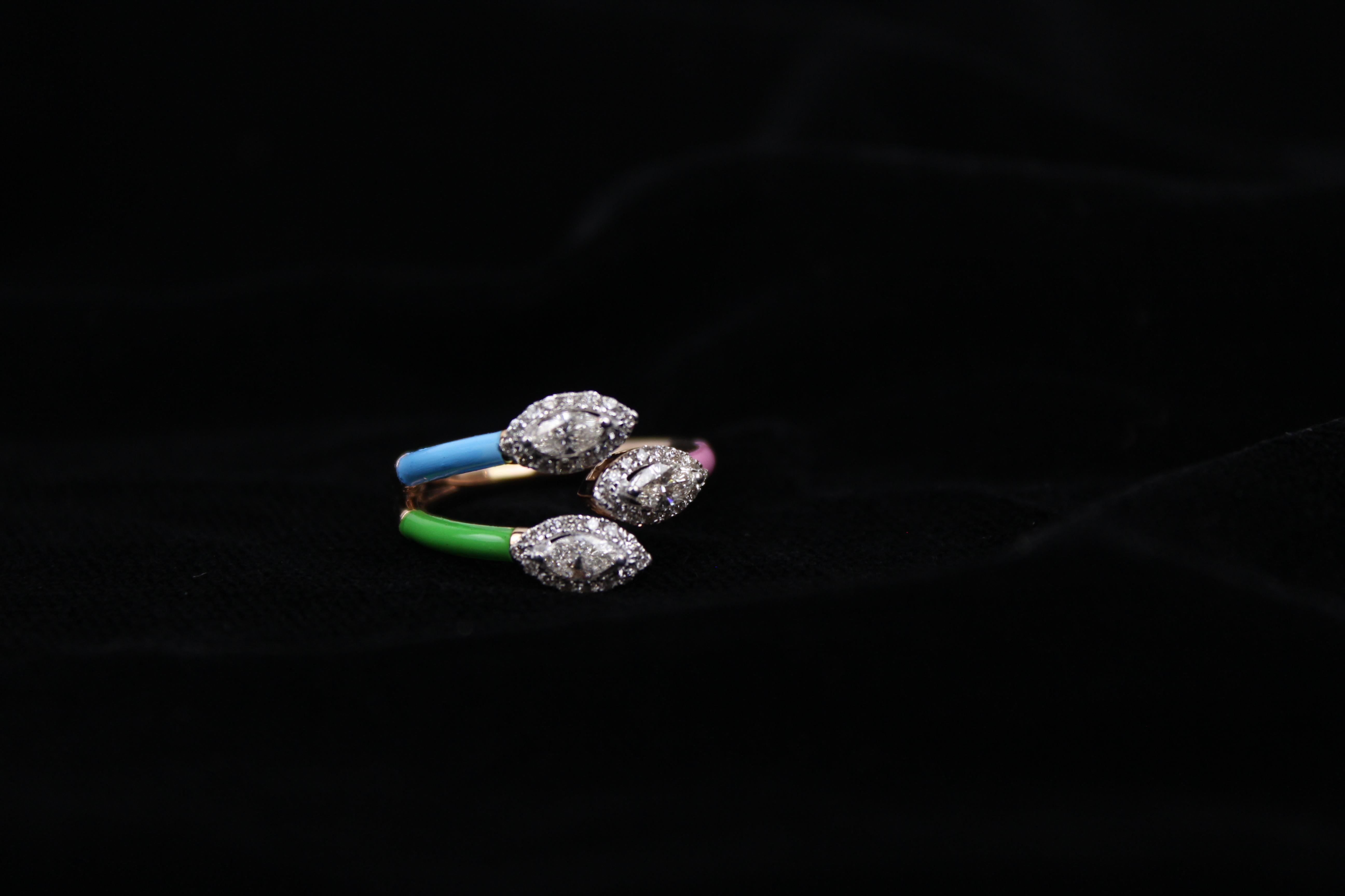 En vente :  Bague émaillée de couleur avec diamants marquises en or massif 18 carats 7
