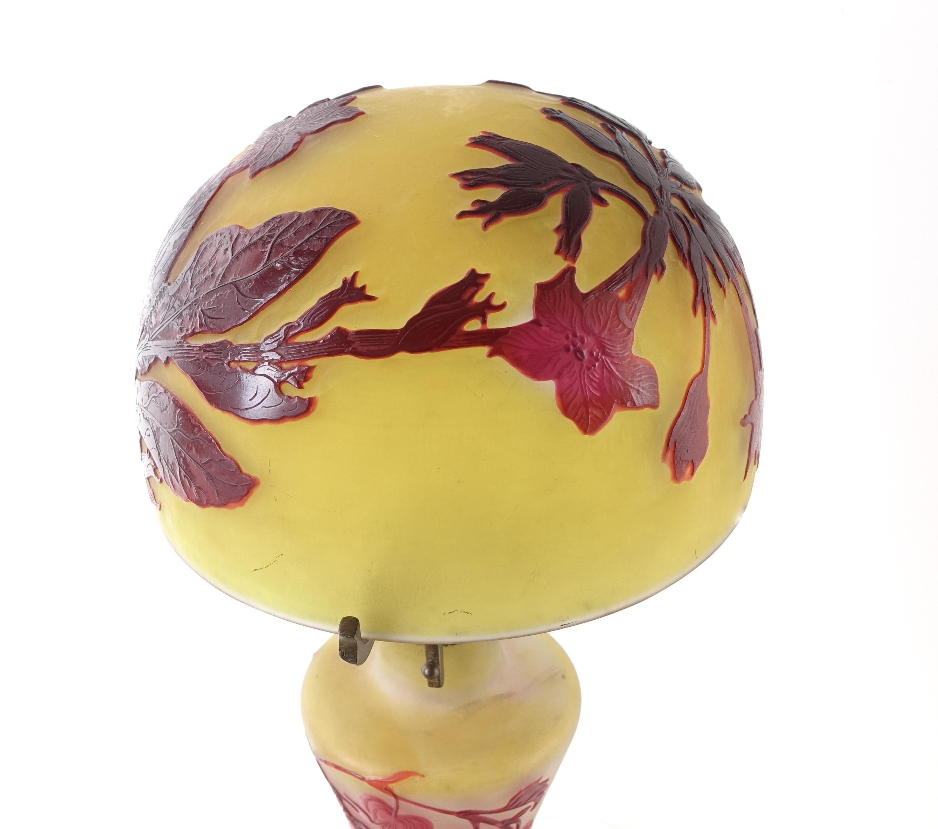 Lampe en verre coloré signée Emilé Gallé Liberty Art Nouveau, originale années 1900 3