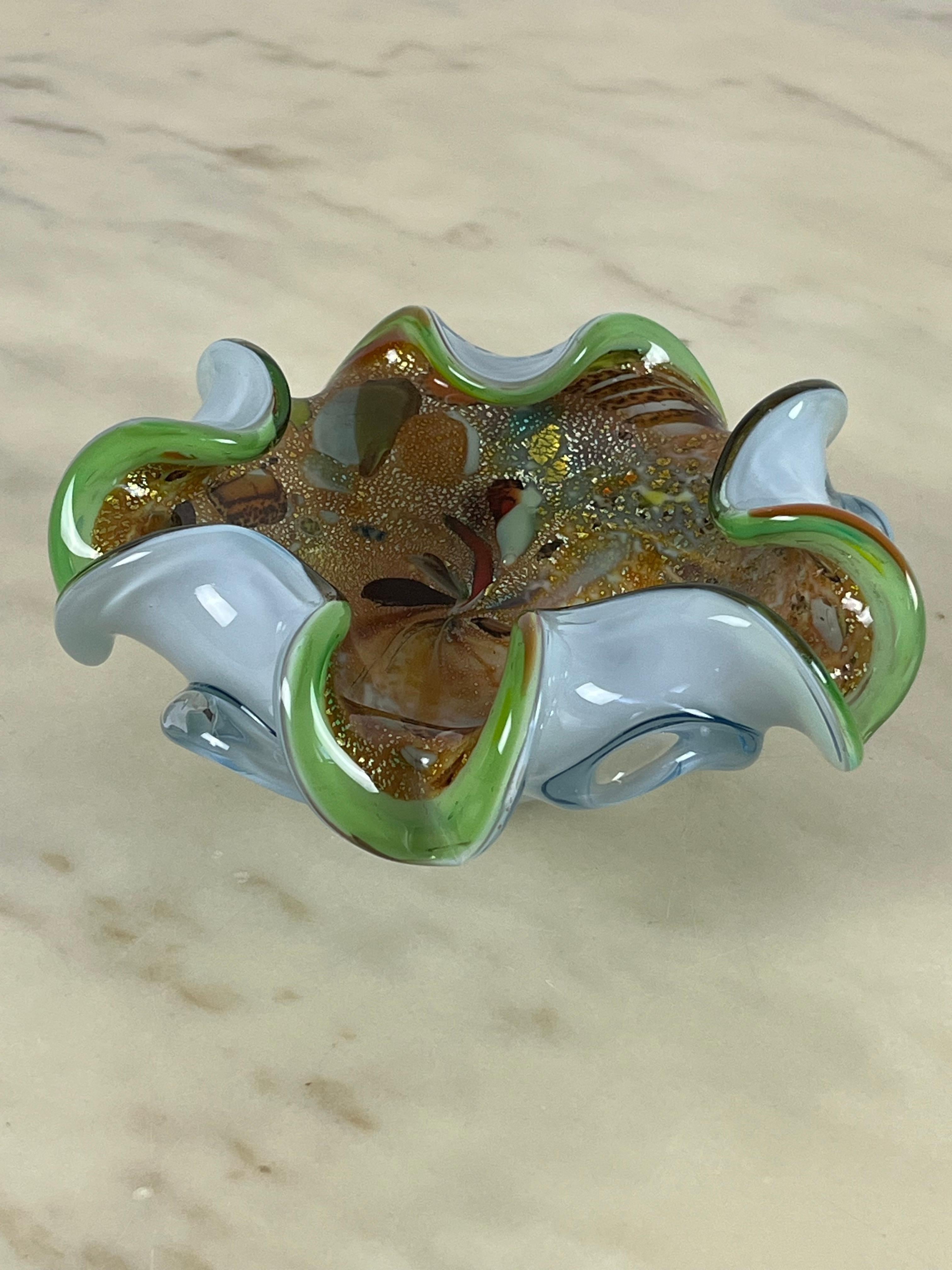 Colored Murano glass ashtray/pocket tray, Italy, 1970s
Found in a noble apartment, it is intact and in excellent condition.