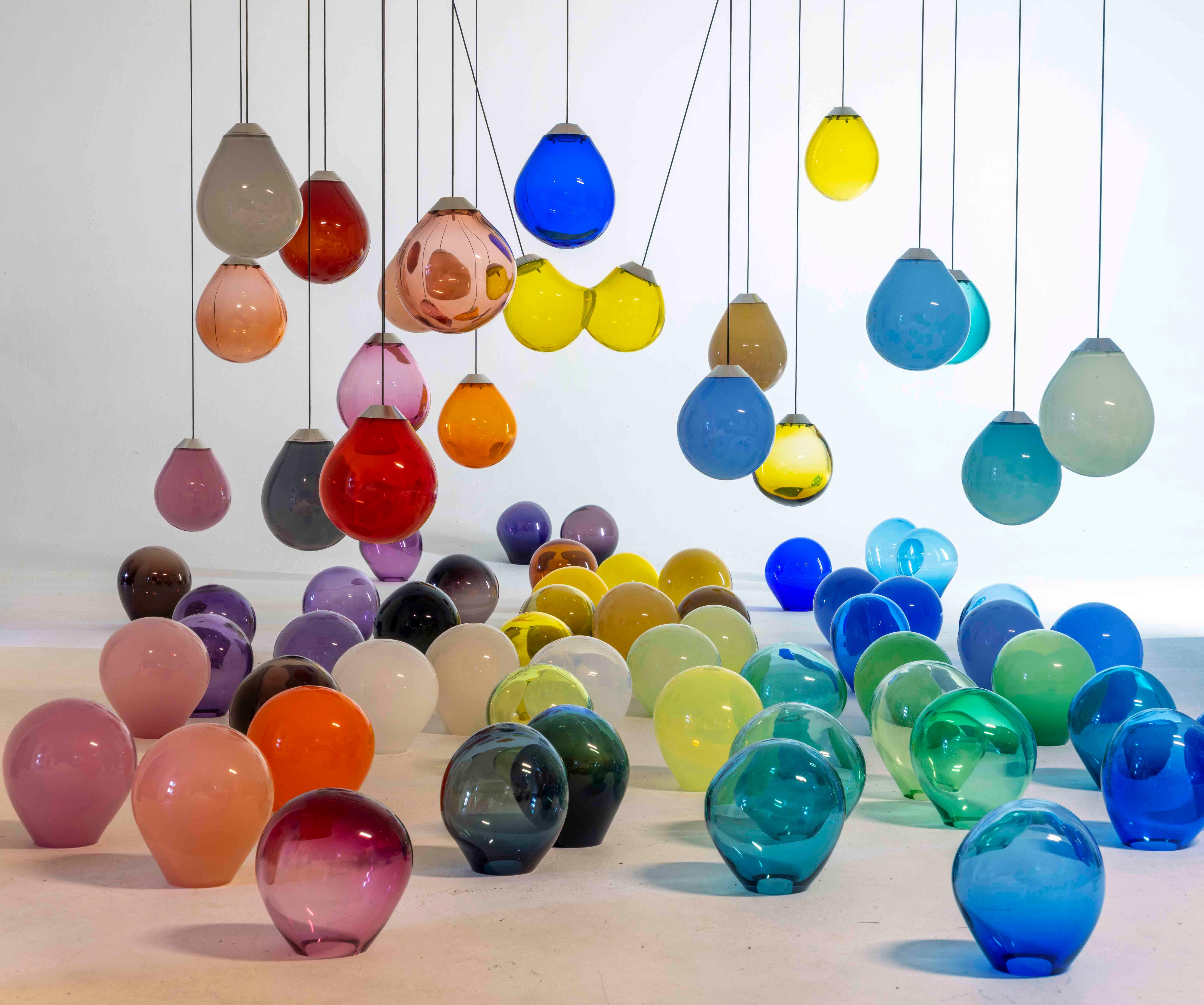 Lampes à suspension en verre soufflé simple moment de couleur par Alex de Witte en vente 2