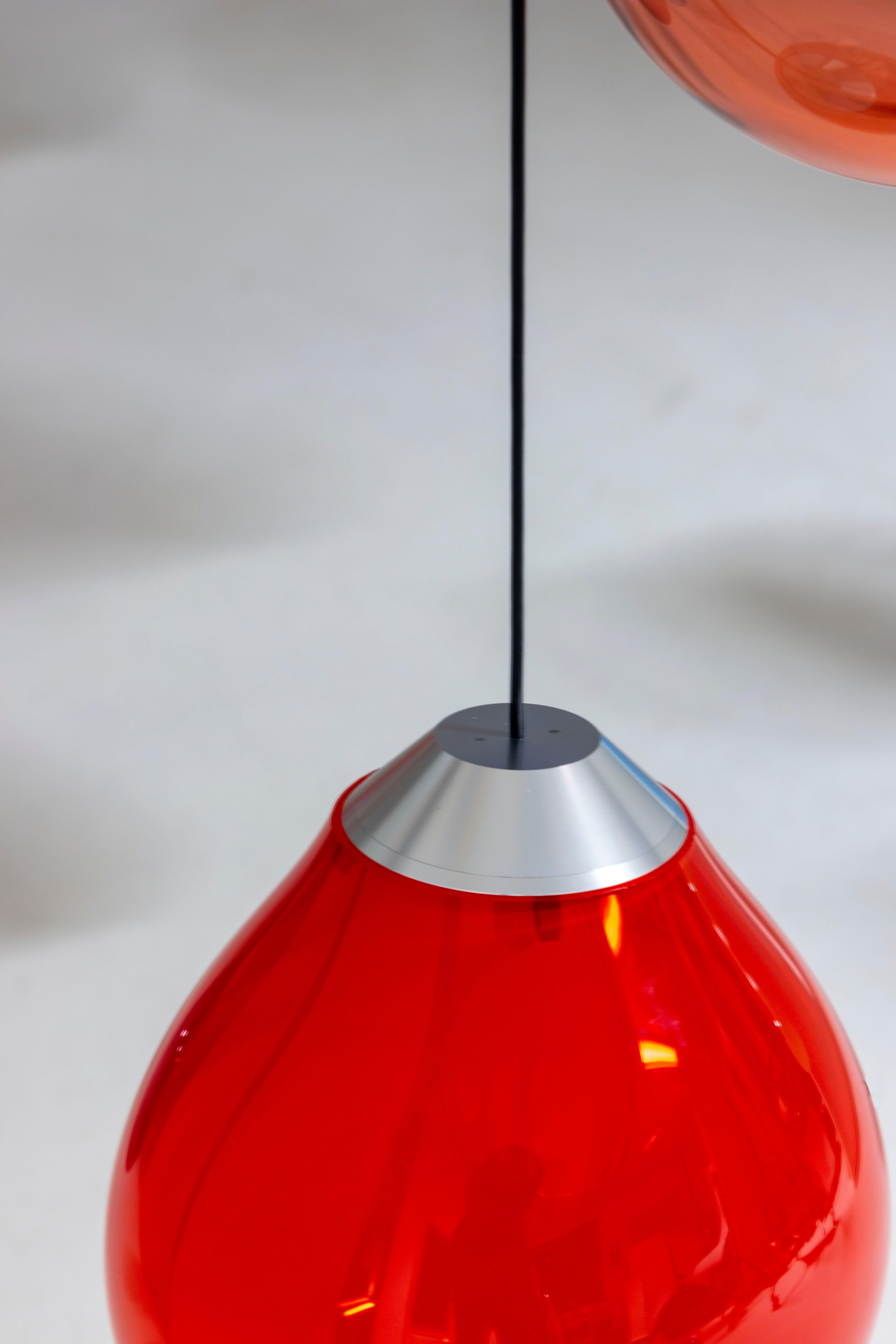 Lampes à suspension en verre soufflé simple moment de couleur par Alex de Witte Neuf - En vente à Geneve, CH