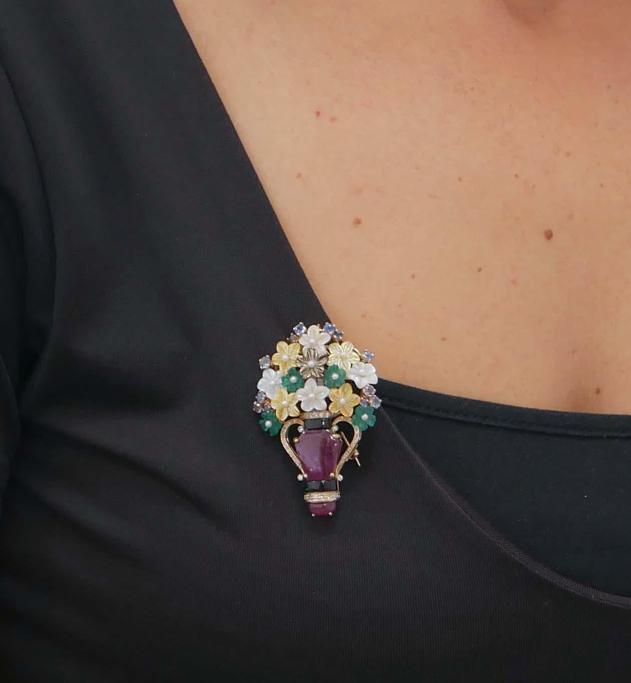 Women's Stones, Agate, Rubies, Sapphires, Diamonds, Pearls, Onyx, Brooch/Pendant For Sale