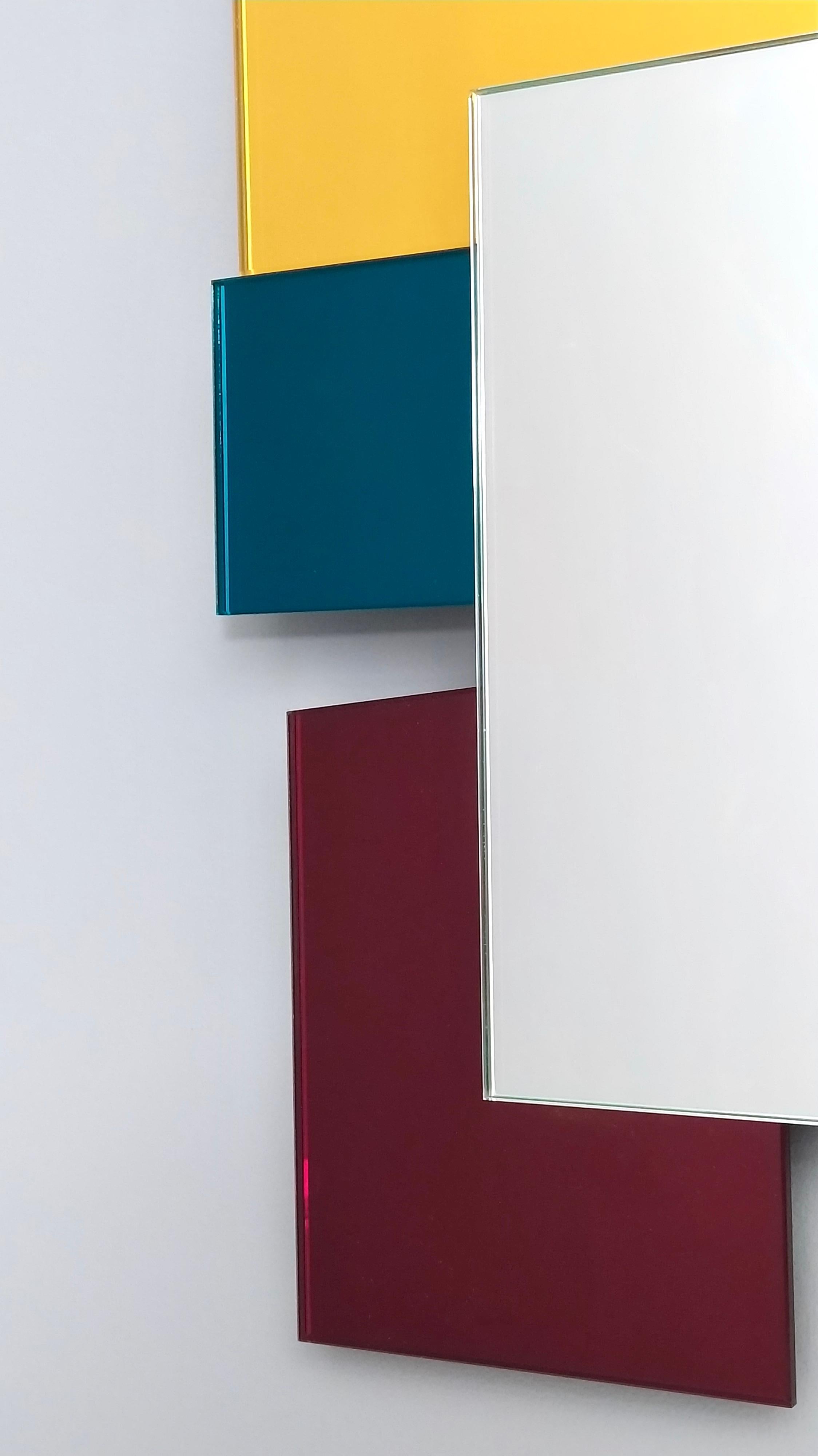 Colored Mirror with an Irregular Shape in the Style of Ettore Sottsass For Sale 1