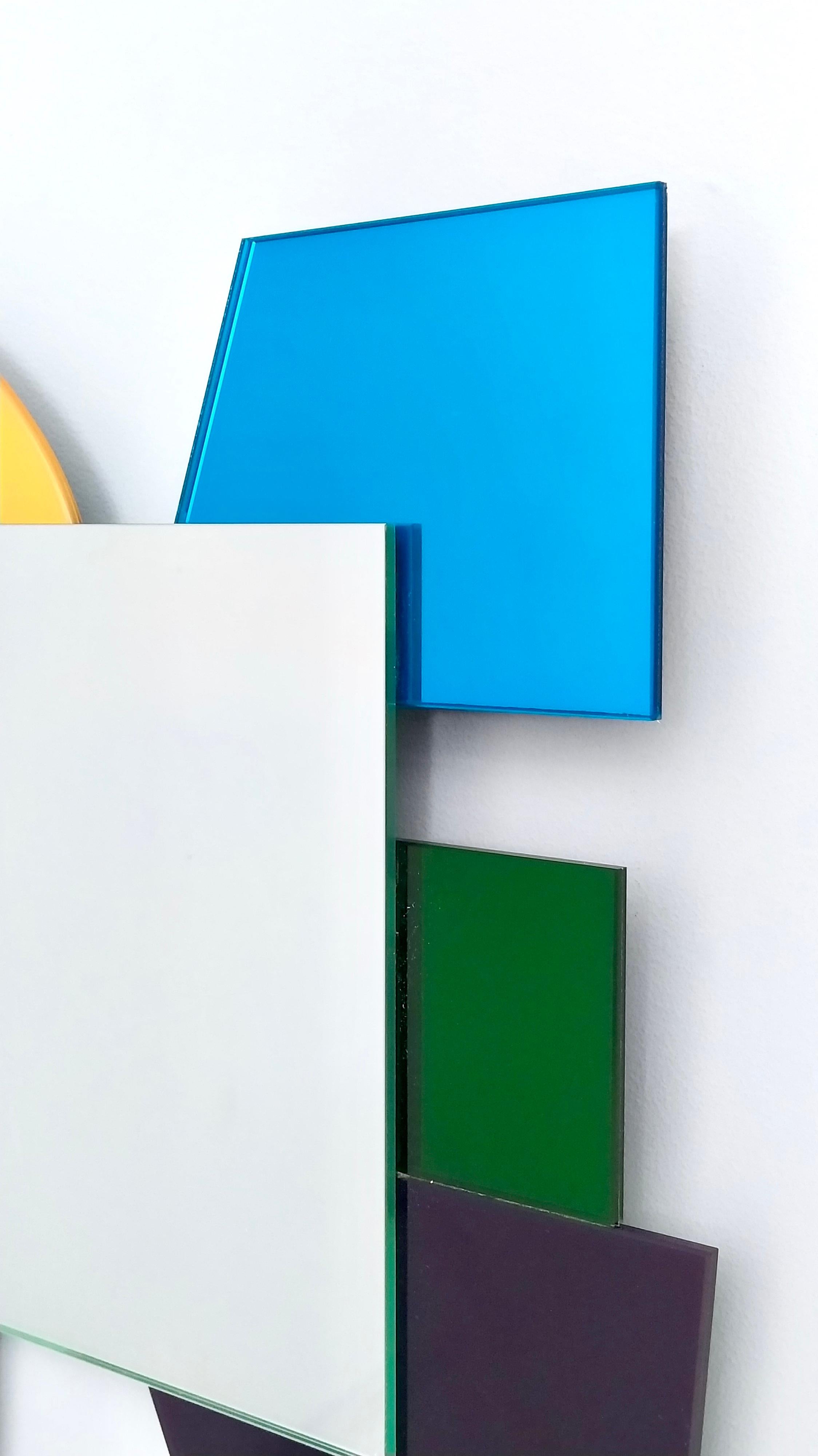Colored Mirror with an Irregular Shape in the Style of Ettore Sottsass For Sale 3