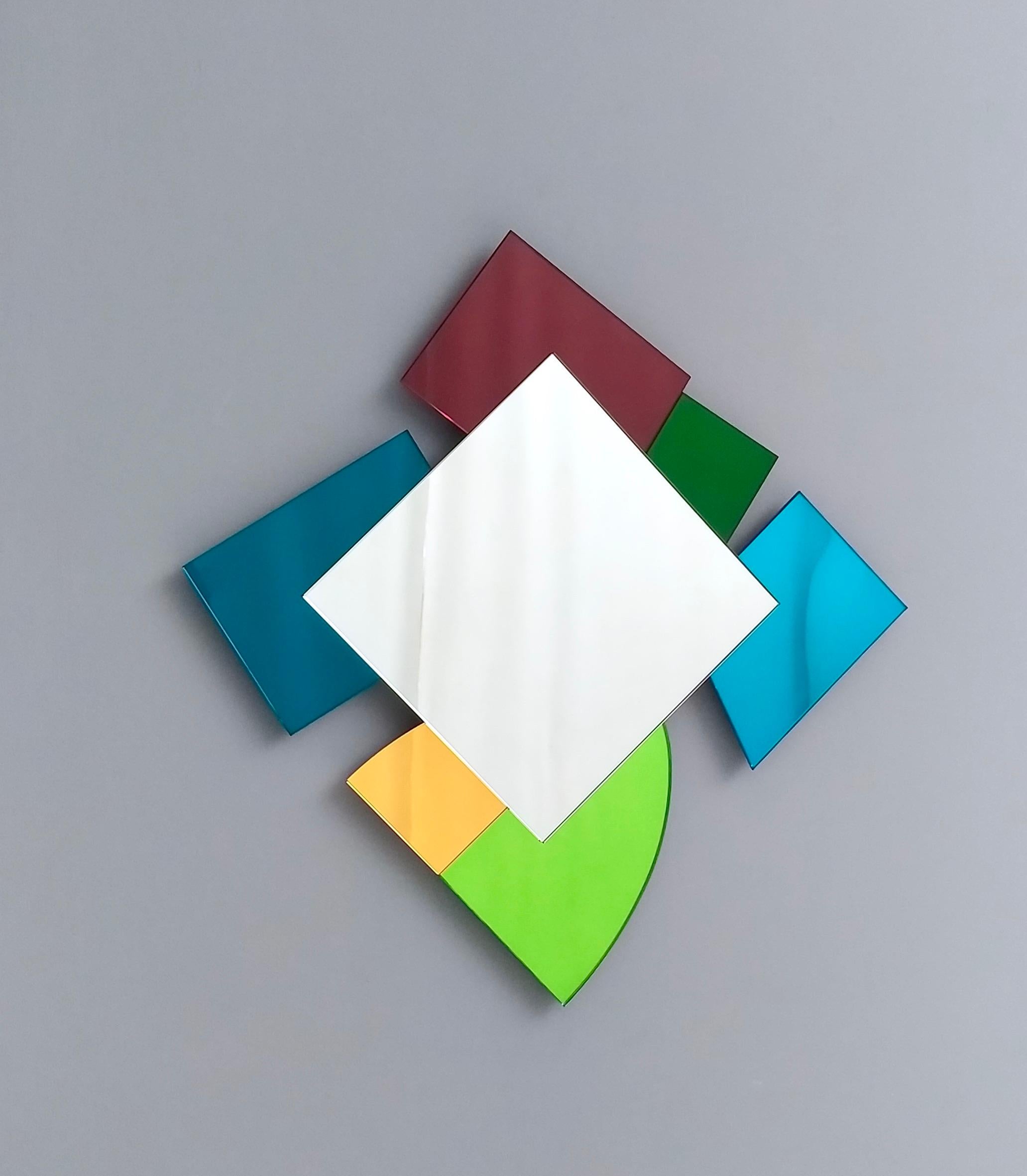 Farbiger Spiegel mit unregelmäßiger Form im Stil von Ettore Sottsas, Italien, 2010er Jahre im Angebot 2
