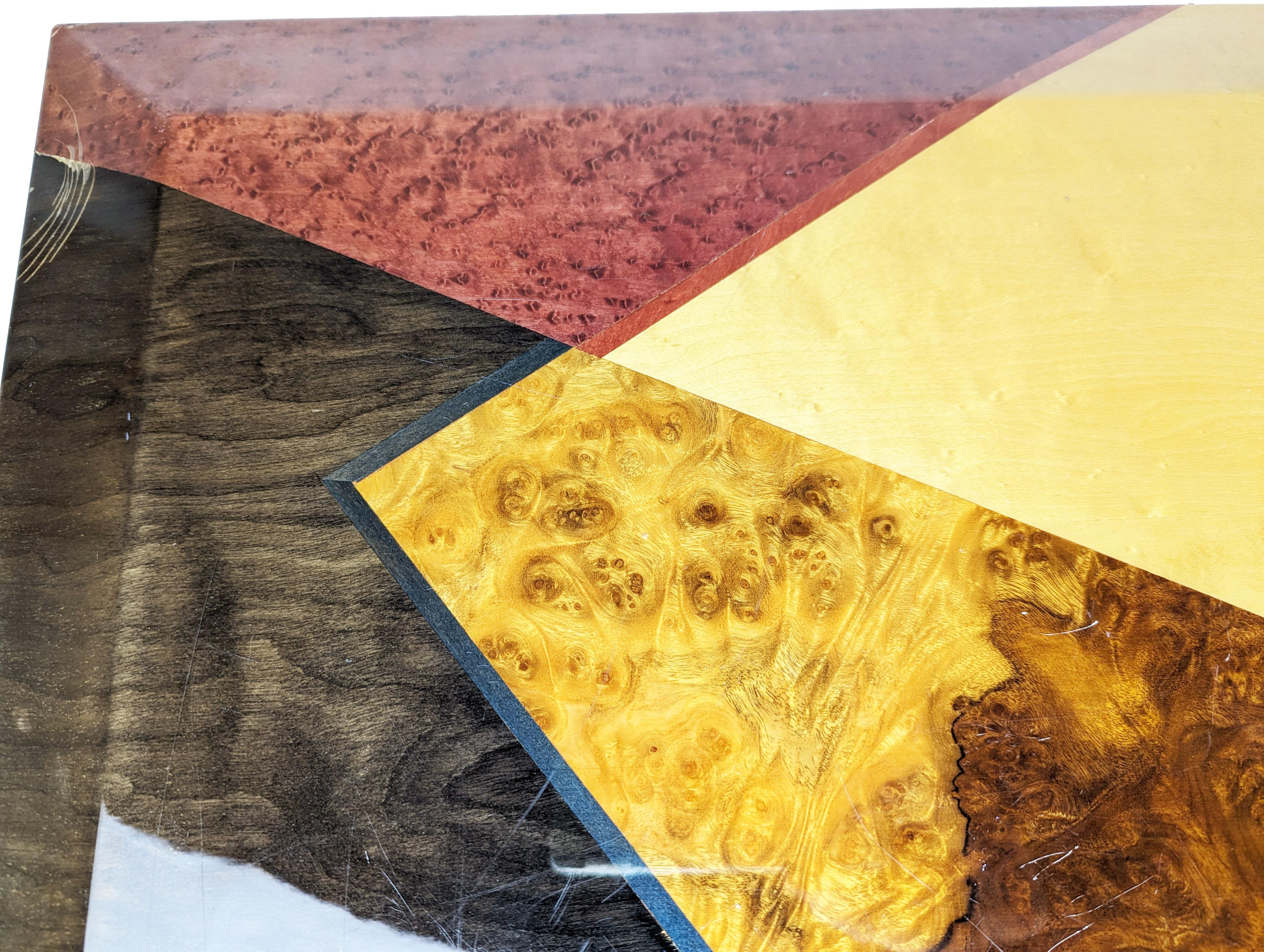 Table en bois coloré avec incrustations géométriques et base en métal de G.Offredi Saporiti Bon état - En vente à Varese, Lombardia