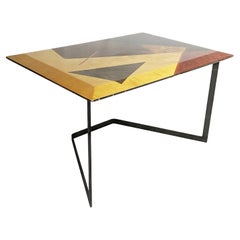 Table en bois coloré avec incrustations géométriques et base en métal de G.Offredi Saporiti