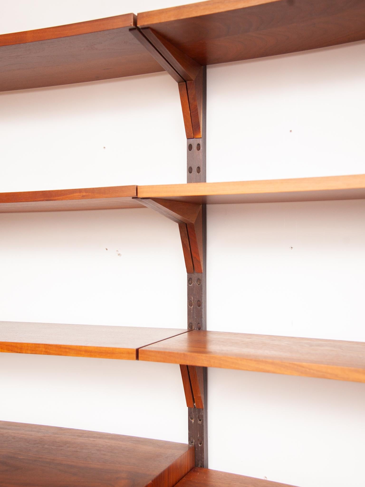 Colored Yellow, Blue and Teak Modular Wall Bookcase by Hansen & Guldborg Denmark In Good Condition In Antwerp, BE