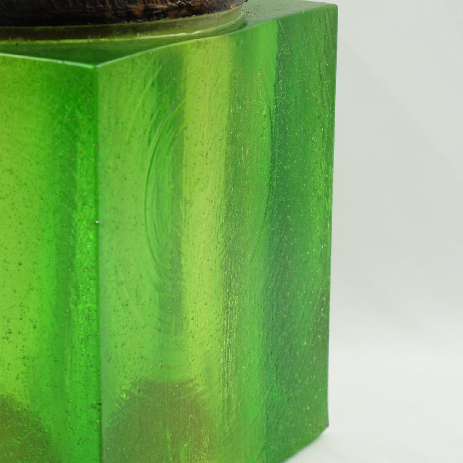 Colorflo USA Modernist Key Lime Green Resin Lucite Barware Ice Bucket In Good Condition In Atlanta, GA
