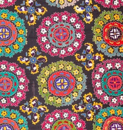 Suzani colorido de los años 70 procedente de Uzbekistán, Asia Central