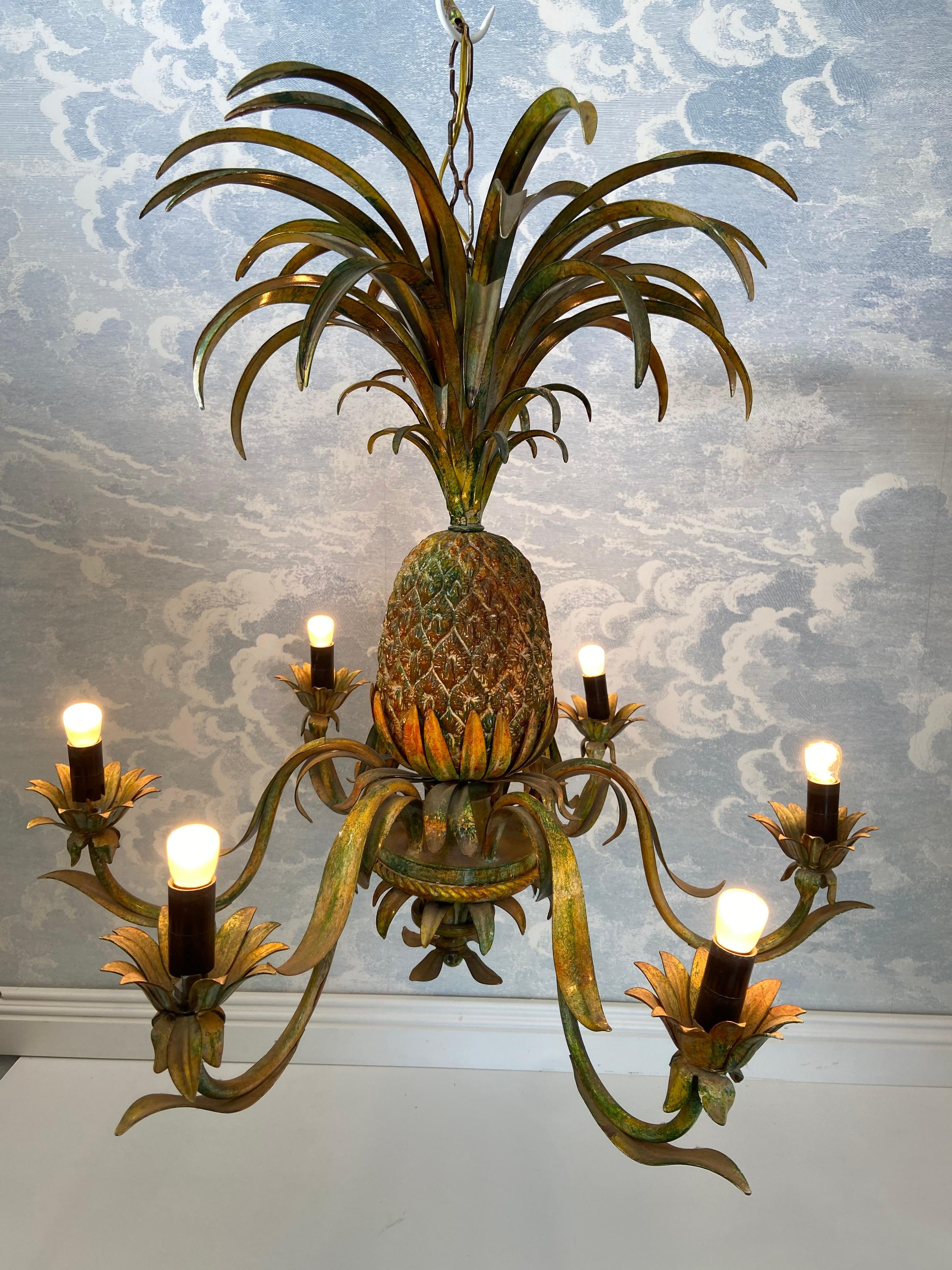 Mid-Century Modern Lustre coloré à 6 bras en forme d'ananas dans le style de la Maison Jansen, 1970 en vente