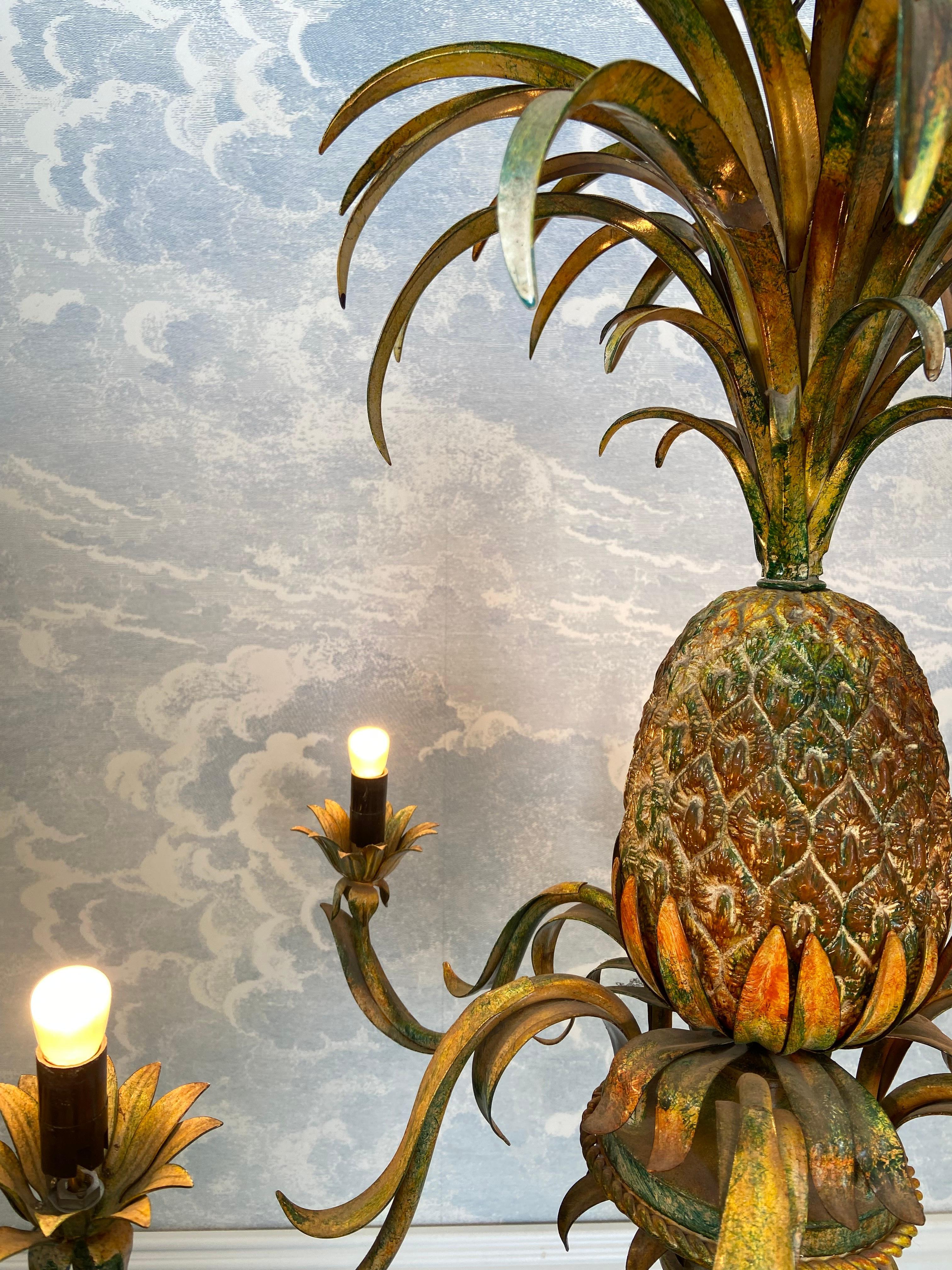 Laqué Lustre coloré à 6 bras en forme d'ananas dans le style de la Maison Jansen, 1970 en vente