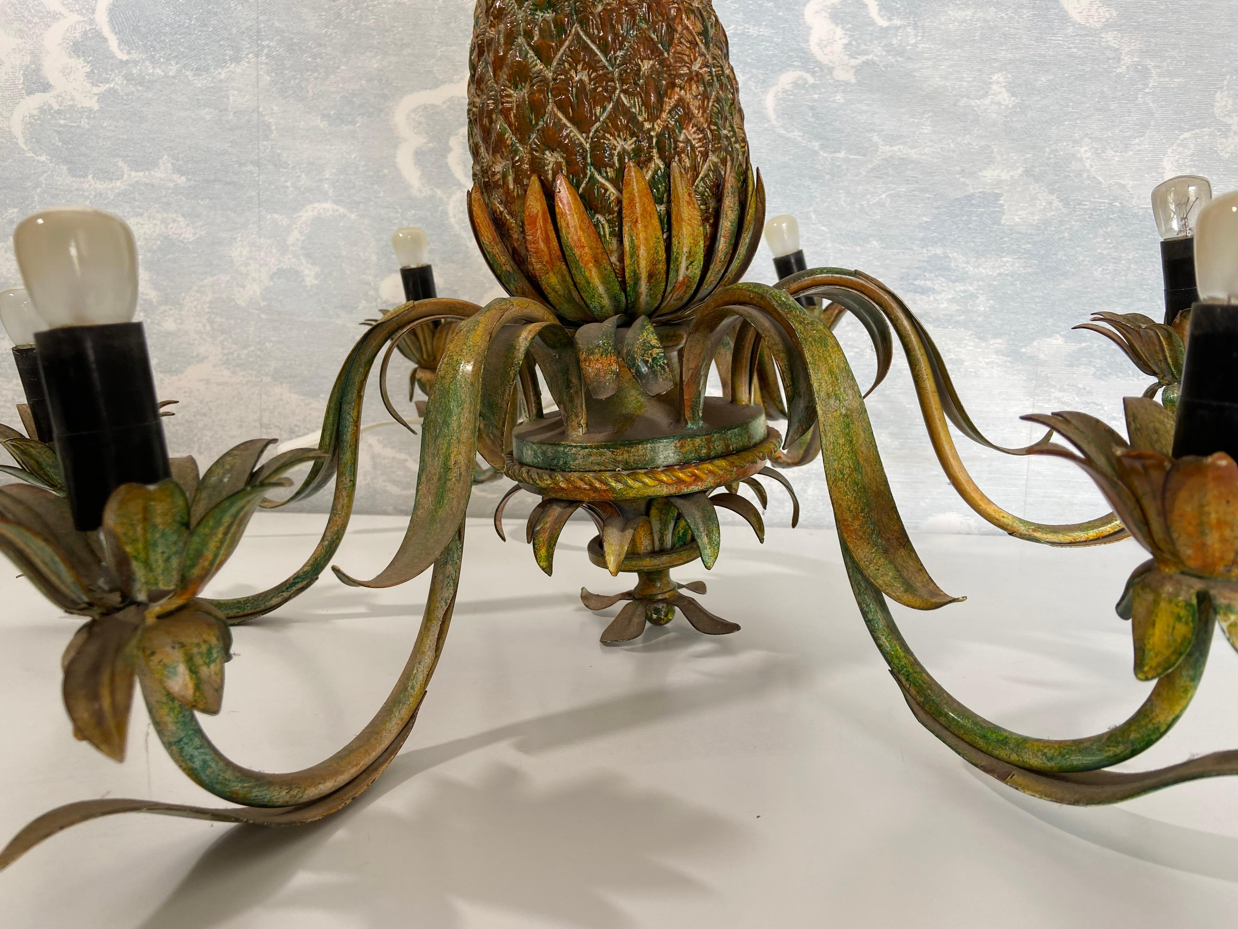 Laiton Lustre coloré à 6 bras en forme d'ananas dans le style de la Maison Jansen, 1970 en vente