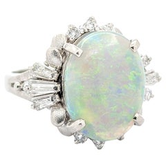 Bague colorée en platine avec opale de 6,03 carats et diamants