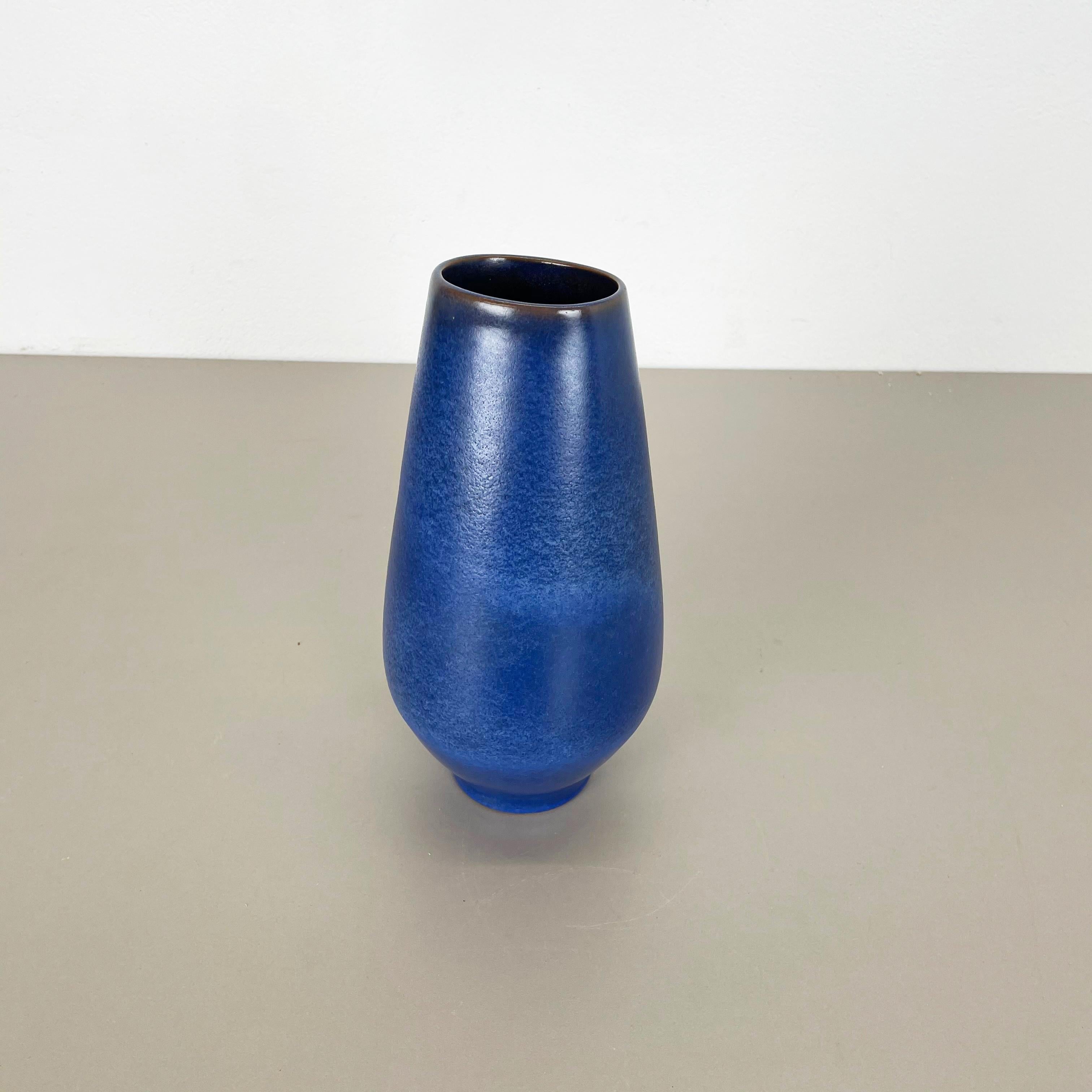 Article:

Pottery ceramic vase


Producer:

Karlsruher Majolika, Germany


Decade:

1950s





Original vintage 1950s pottery ceramic vase in Germany. High quality German production with a nice strong blue tone coloration. The vase