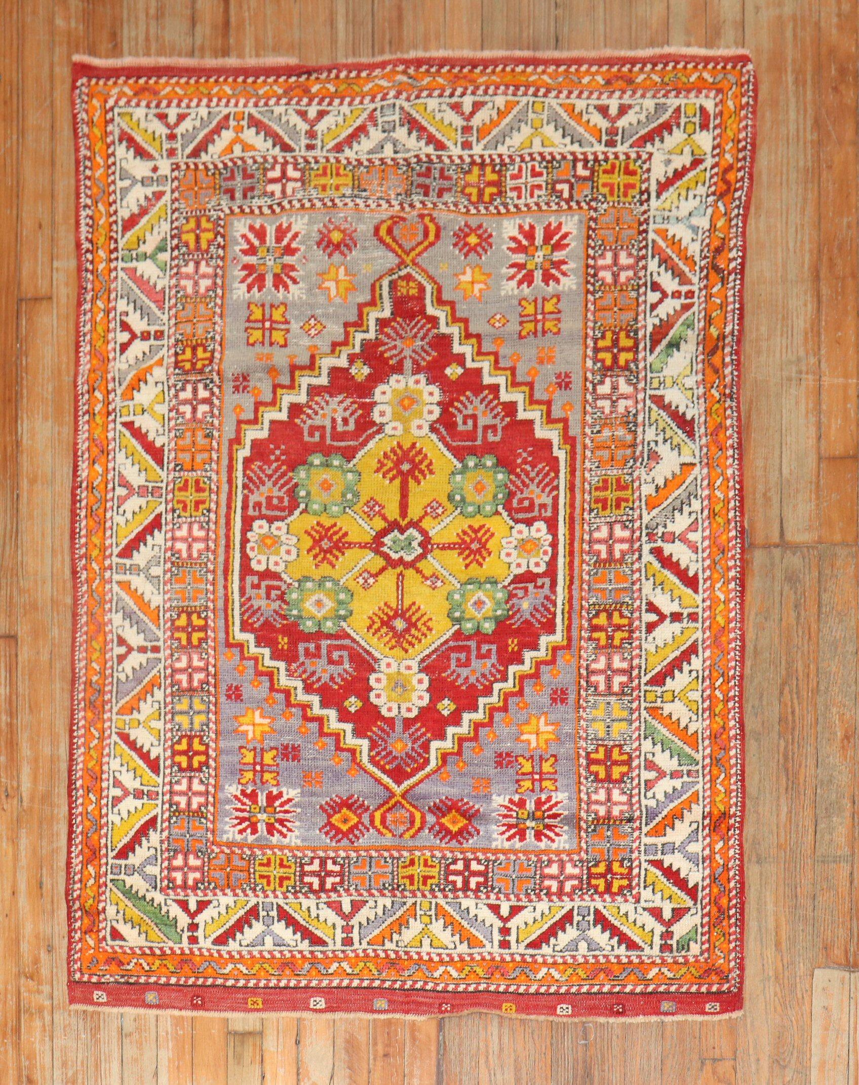 Quirky scatter size mid-20th century antique Turkish Anatolian floral rug featuring vibrant colors.

Measures: 3'6'' x 4'11