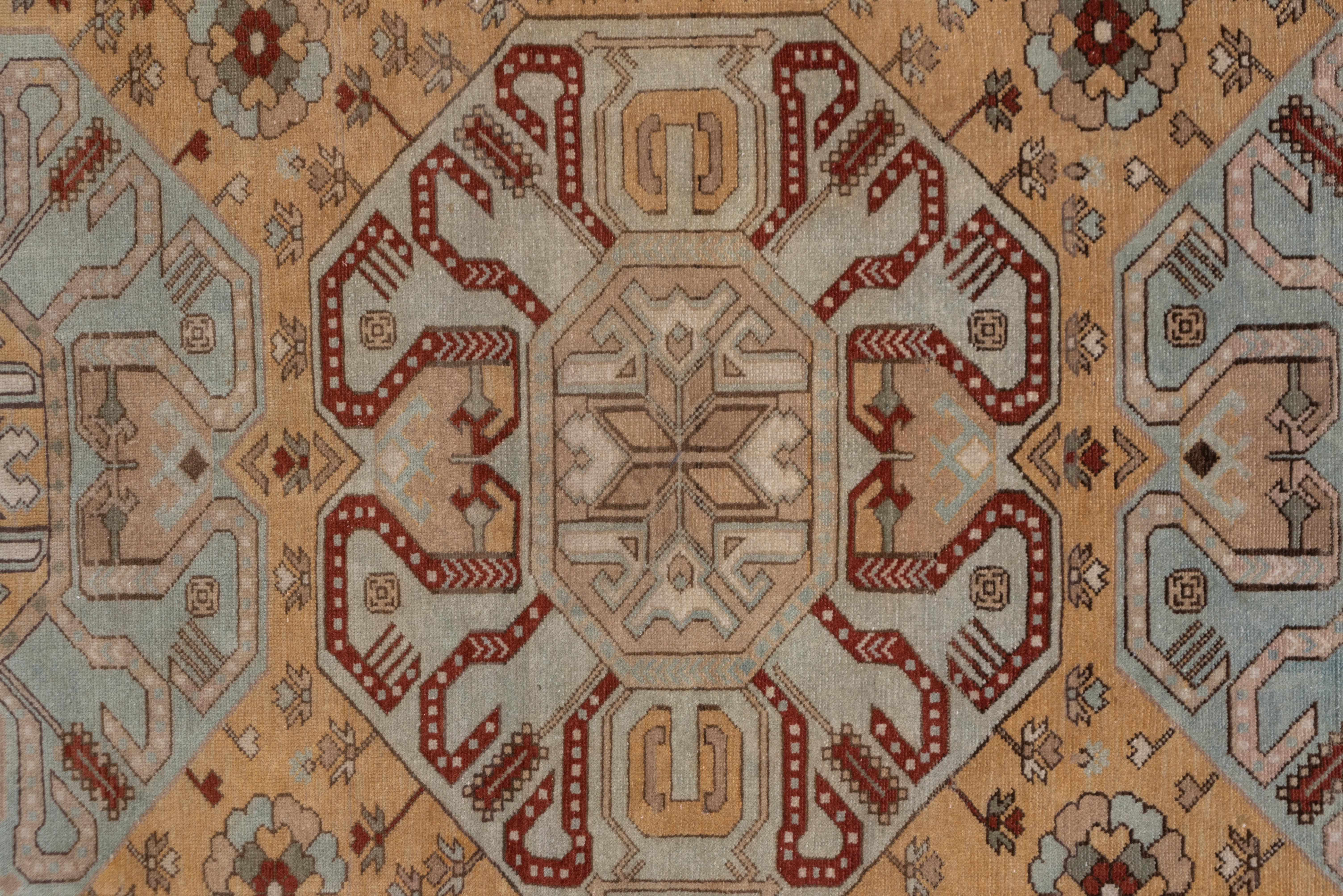 Buntfarbener antiker kaukasischer Karabagh-Teppich, ca. 1920er Jahre (Frühes 20. Jahrhundert) im Angebot