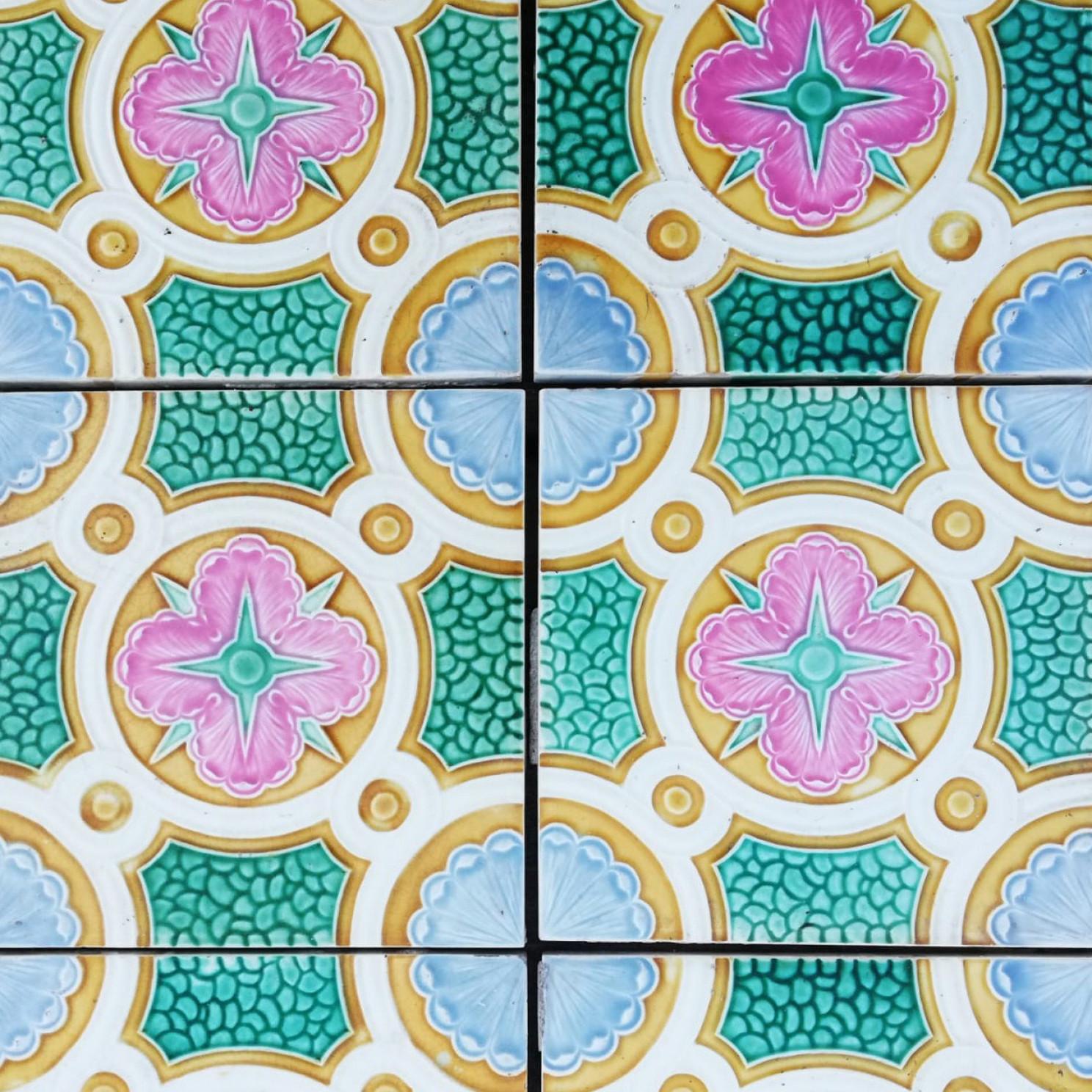 carreaux de céramique anciens colorés de la Faïencerie de Bouffioulx, Belgique, années 1920 en vente 3
