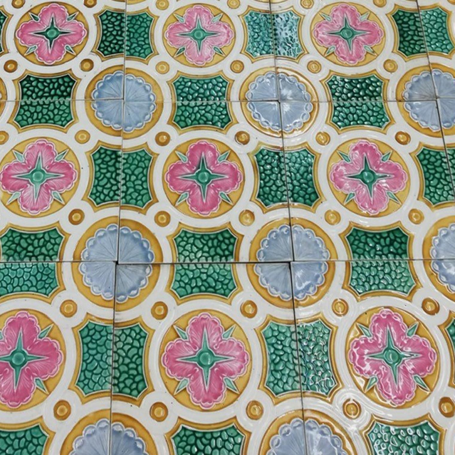 carreaux de céramique anciens colorés de la Faïencerie de Bouffioulx, Belgique, années 1920 en vente 1
