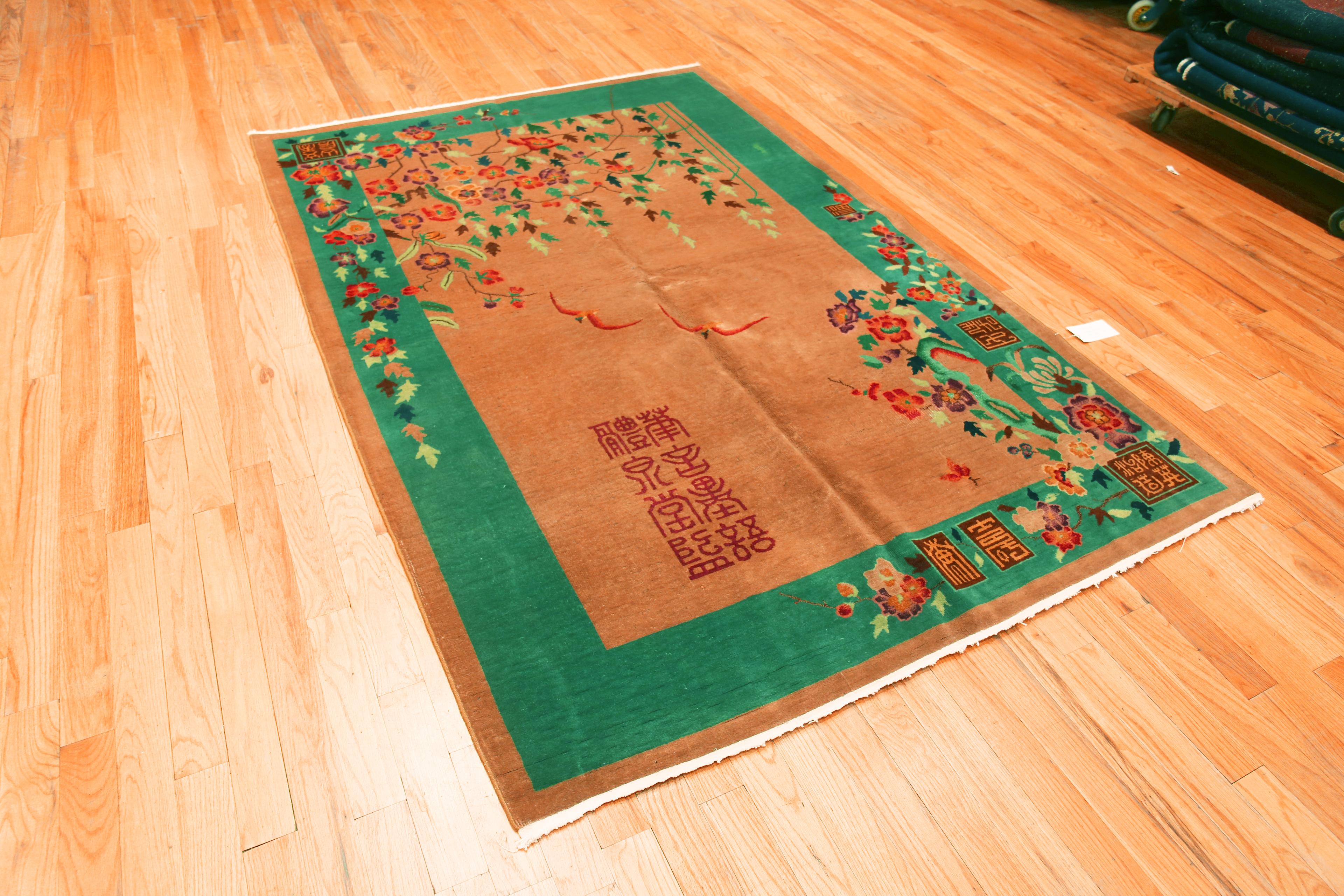 Tapis Art Déco chinois ancien et coloré à fleurs 5'8