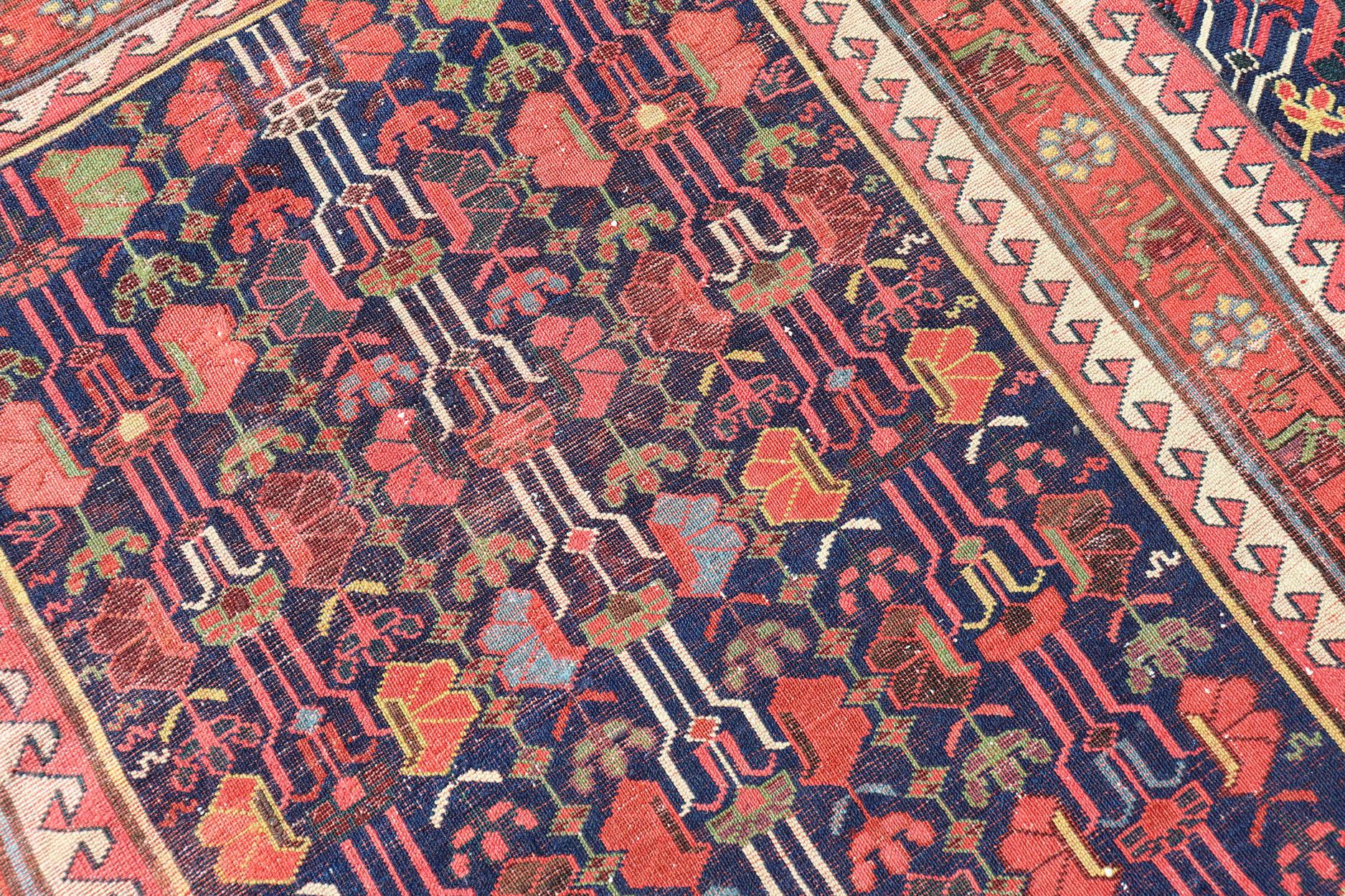 Kazako Runner lungo Kazak antico e colorato con motivi multi geometrici su campo blu in vendita