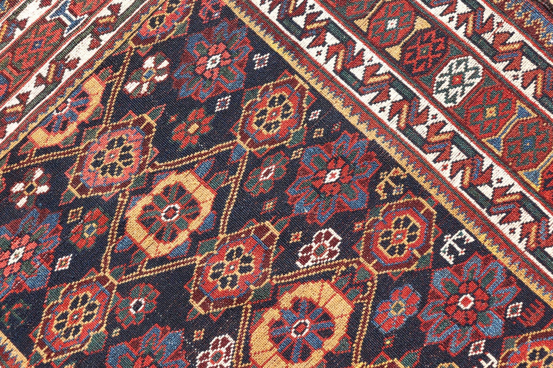 Bunter antiker persischer Lori-Läufer aus Persien mit wiederkehrendem floralem Palmette-Design im Angebot 4