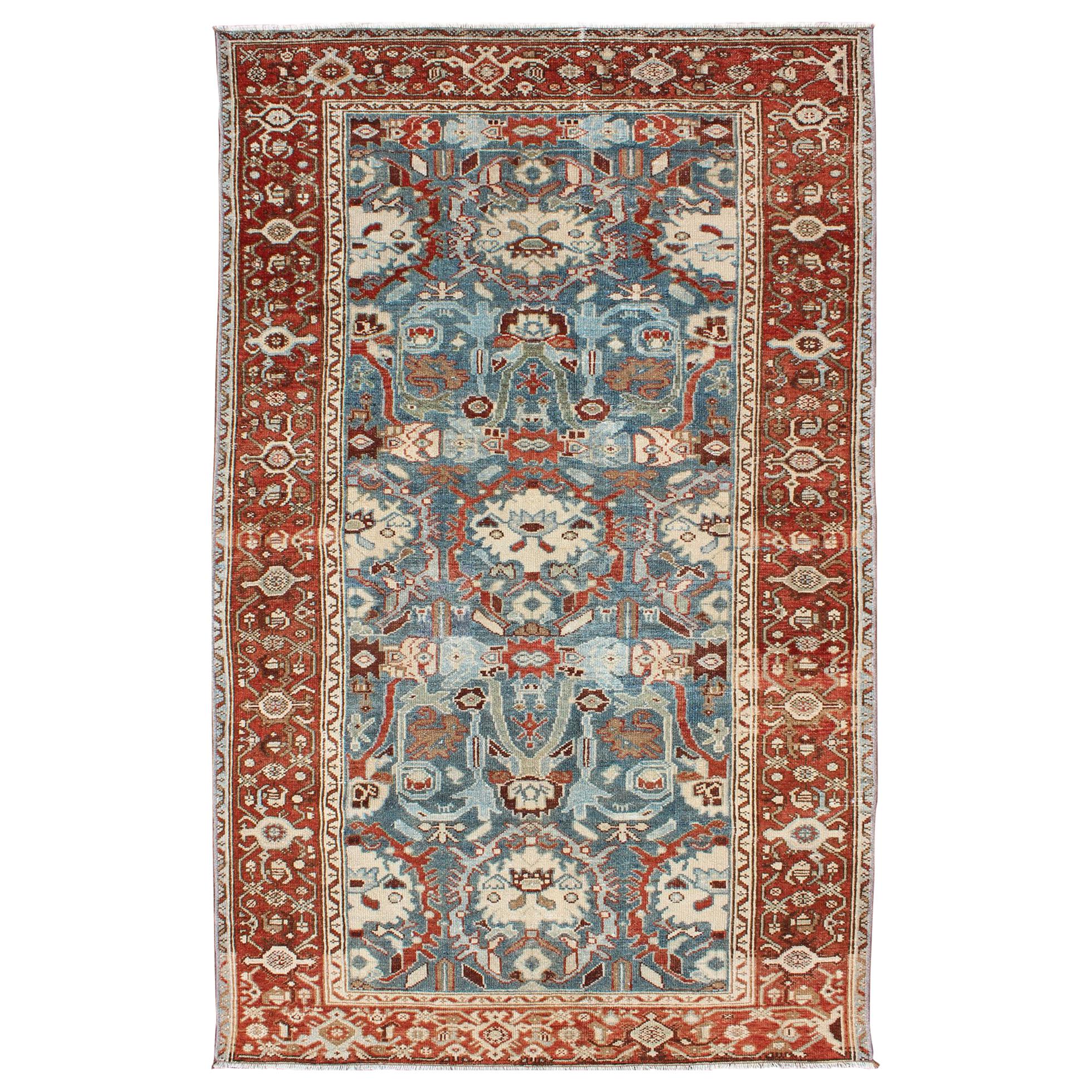 Tapis persan ancien coloré Malayer avec un large motif de fleurs