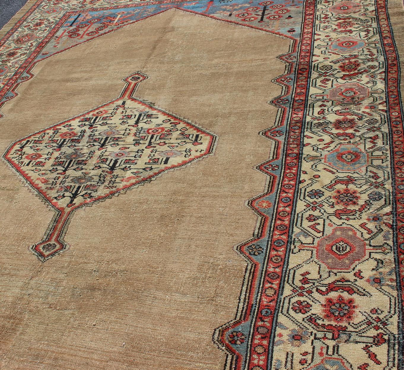 Kamelhaar Antiker Persischer Serab Teppich in Kamel Farbe Hintergrund:: Blau:: Lachs im Angebot 3