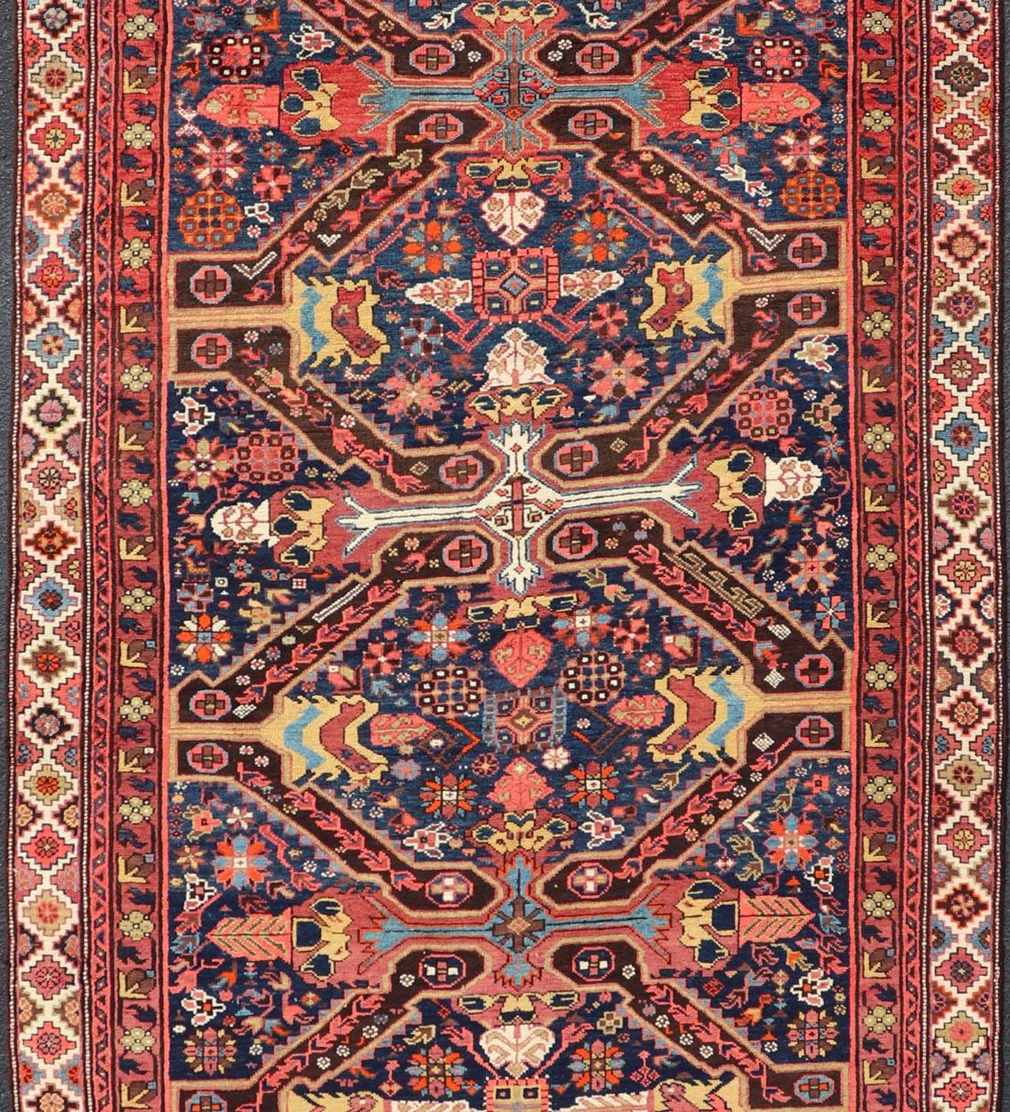 Camino de Mesa Antiguo Seychor de Colores con Medallones Multi-Geométricos en Bueno estado para la venta en Atlanta, GA