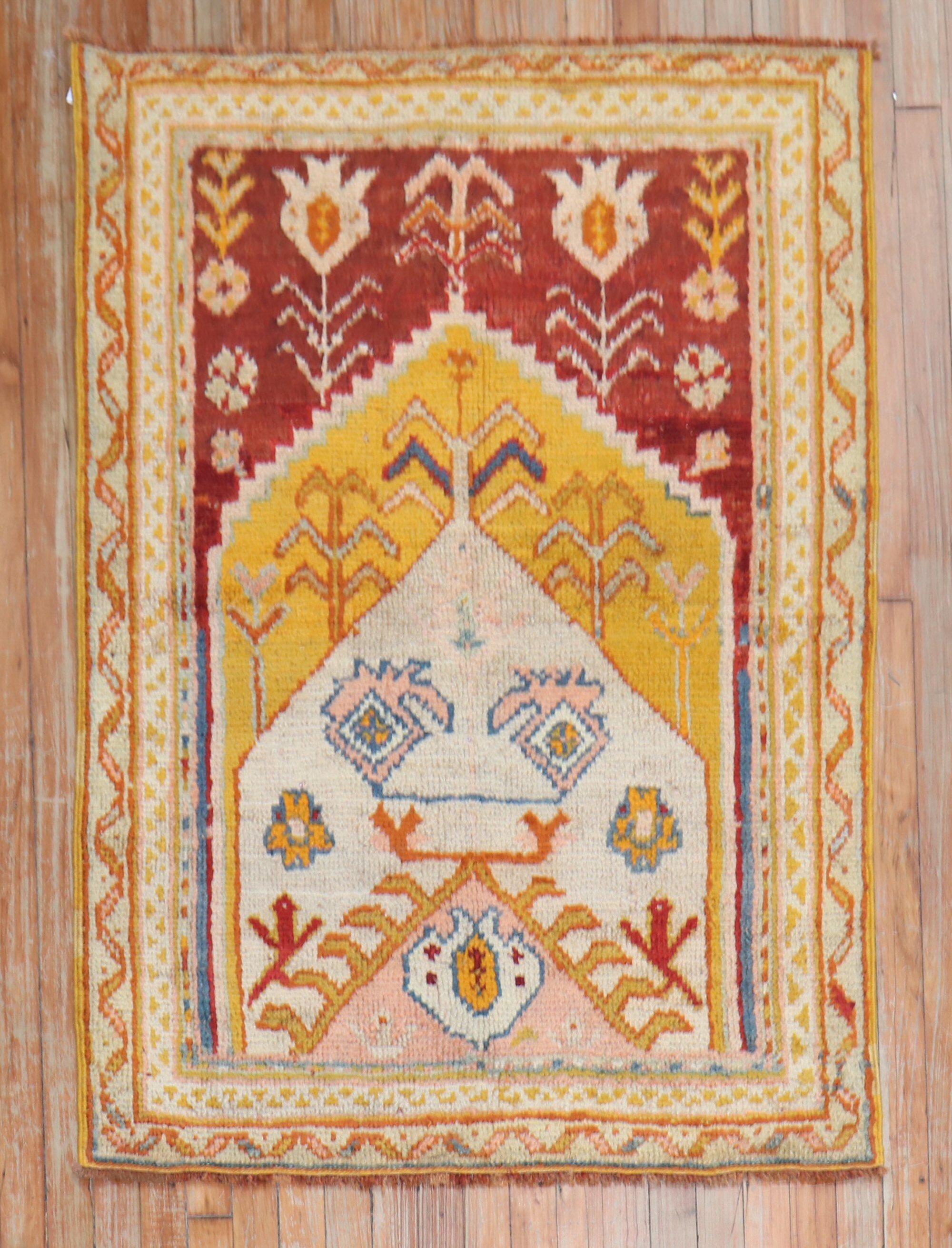Beautiful early 20th century colorful antique Turkish Oushak prayer rug,

Measures: 3'3'' x 4'8''.