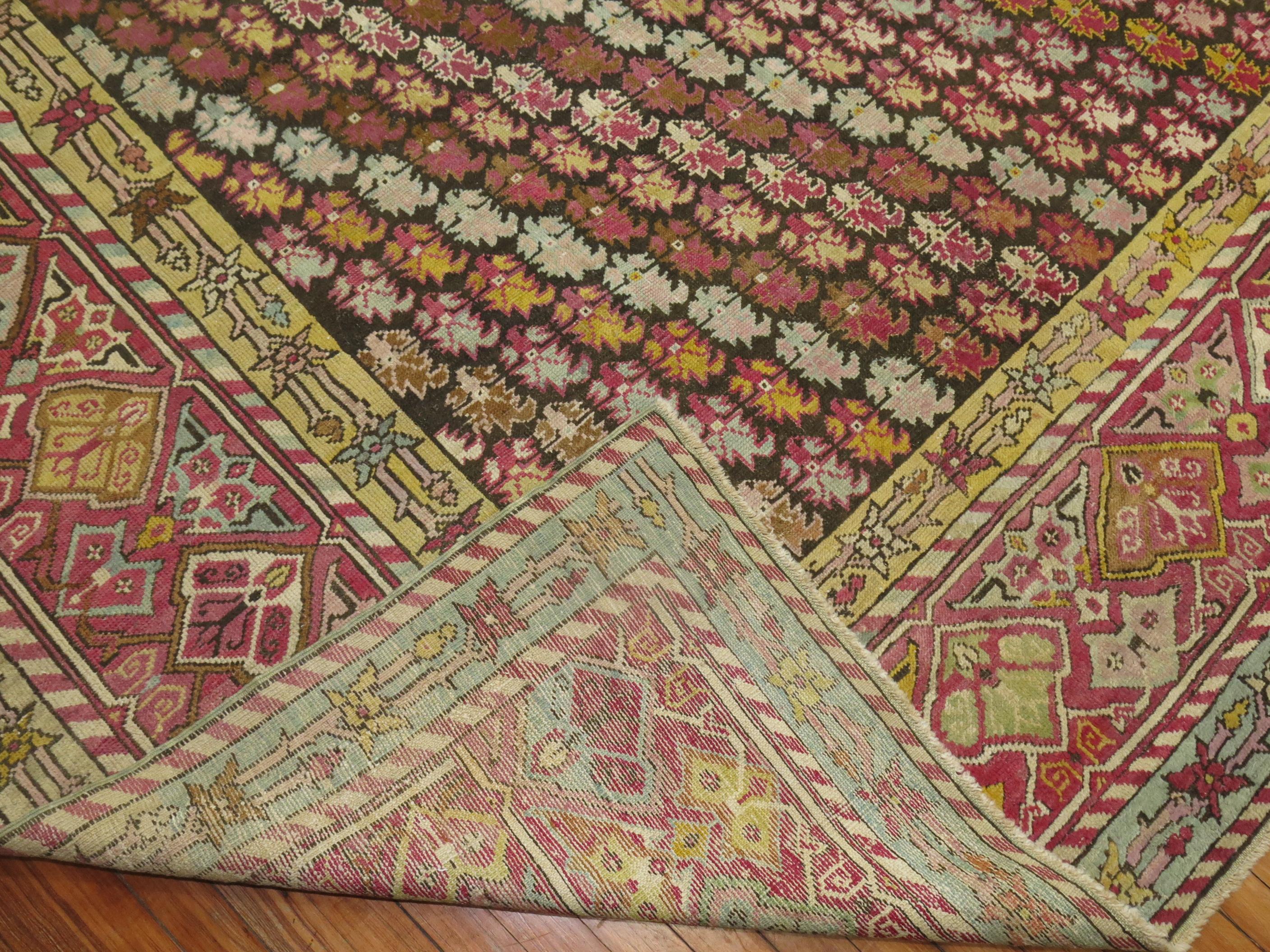 Buntfarbener antiker türkischer Teppich aus Ghiordes Village (Wolle) im Angebot
