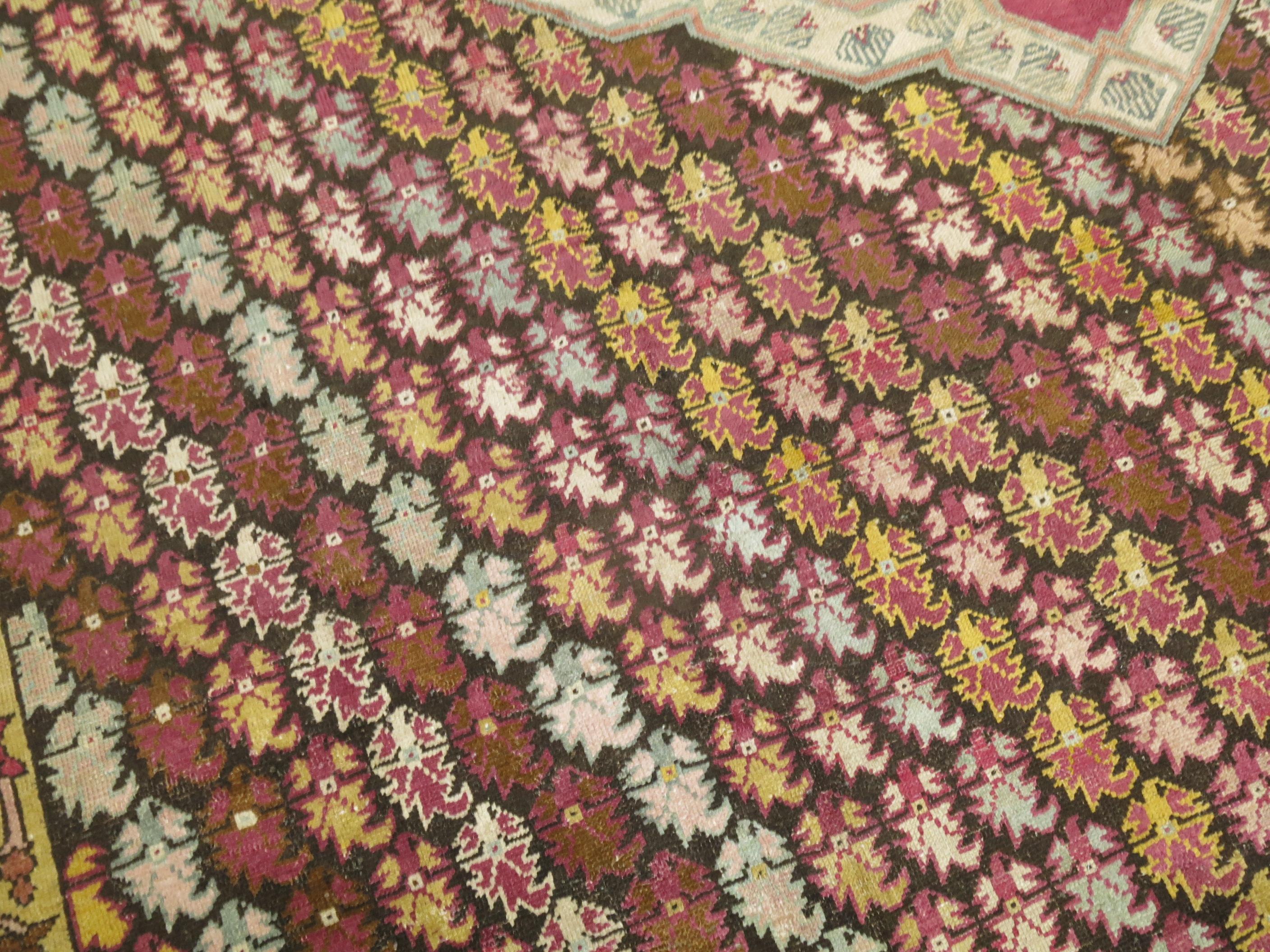 Buntfarbener antiker türkischer Teppich aus Ghiordes Village im Angebot 1