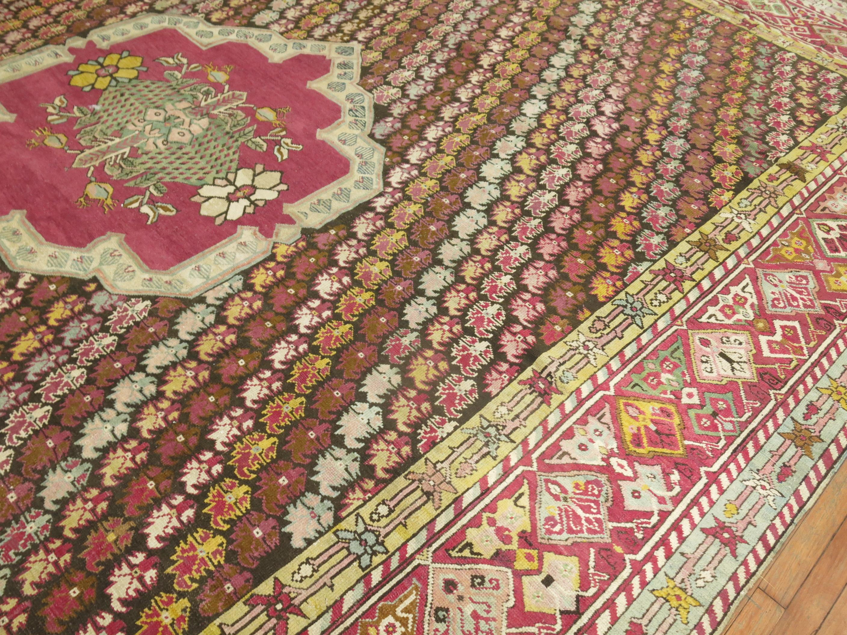 Buntfarbener antiker türkischer Teppich aus Ghiordes Village (Handgeknüpft) im Angebot