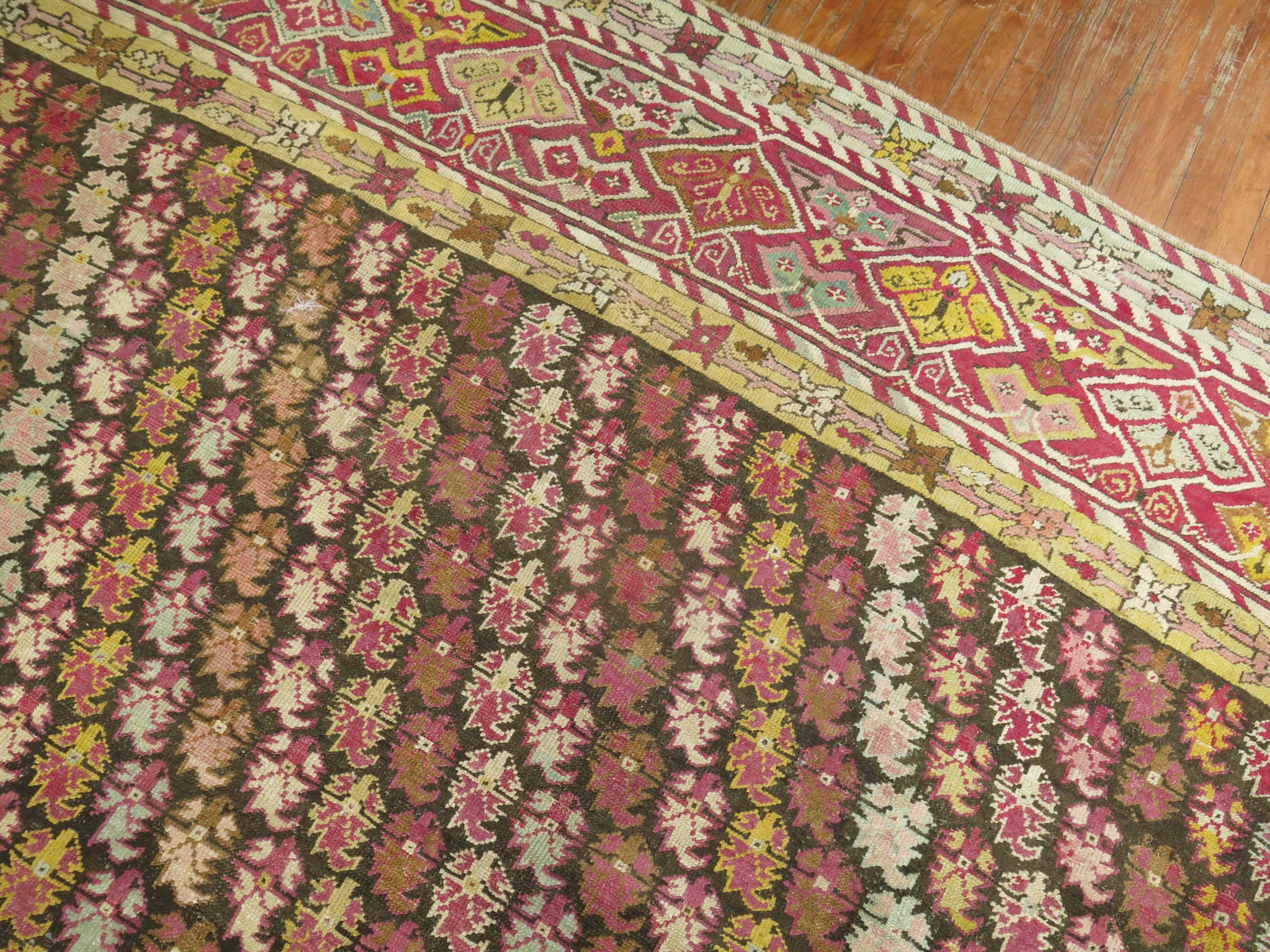 Buntfarbener antiker türkischer Teppich aus Ghiordes Village im Zustand „Gut“ im Angebot in New York, NY