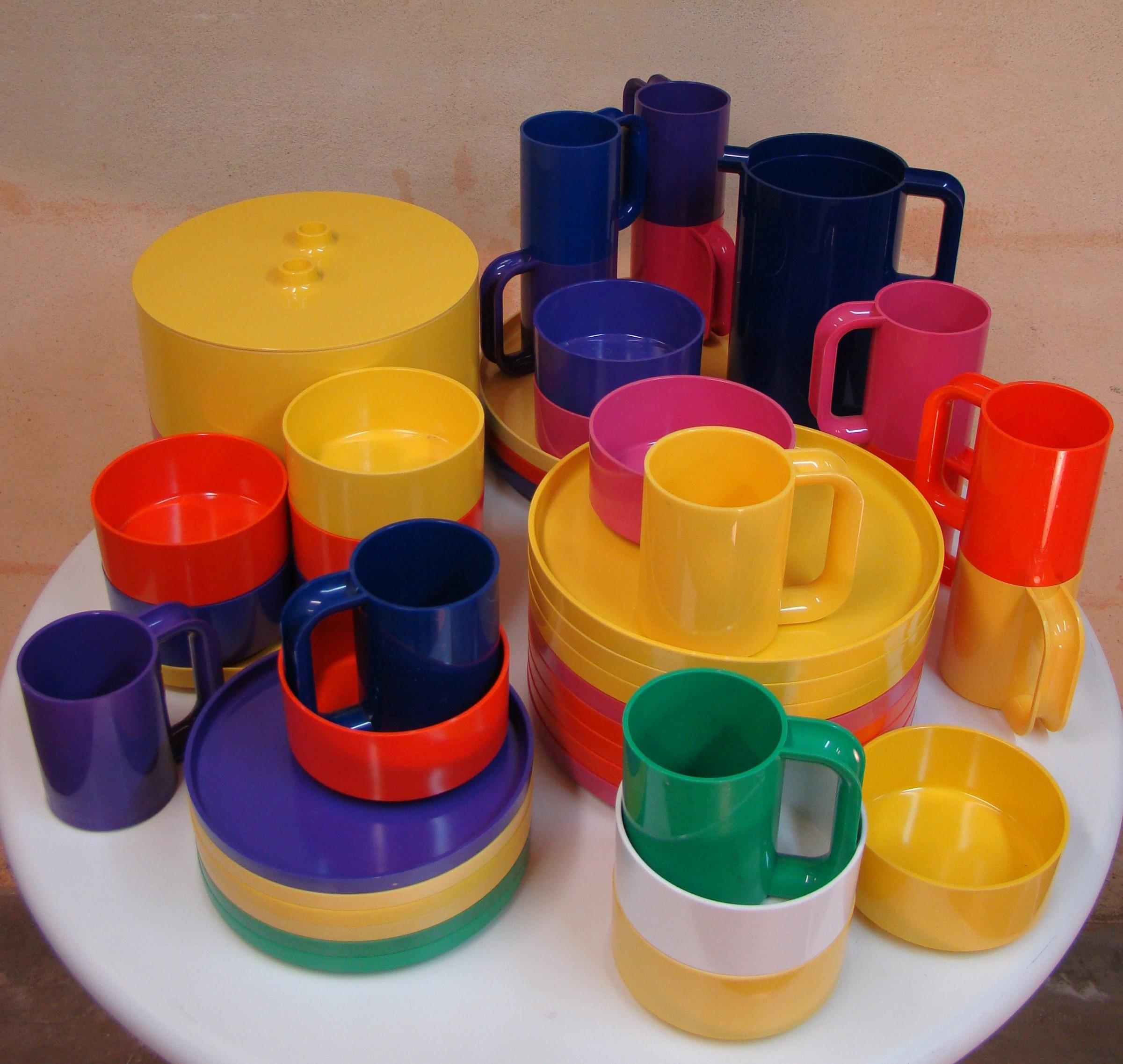 Colorful Assortment of Dinnerware by Massimo Vignelli for Heller Design 5