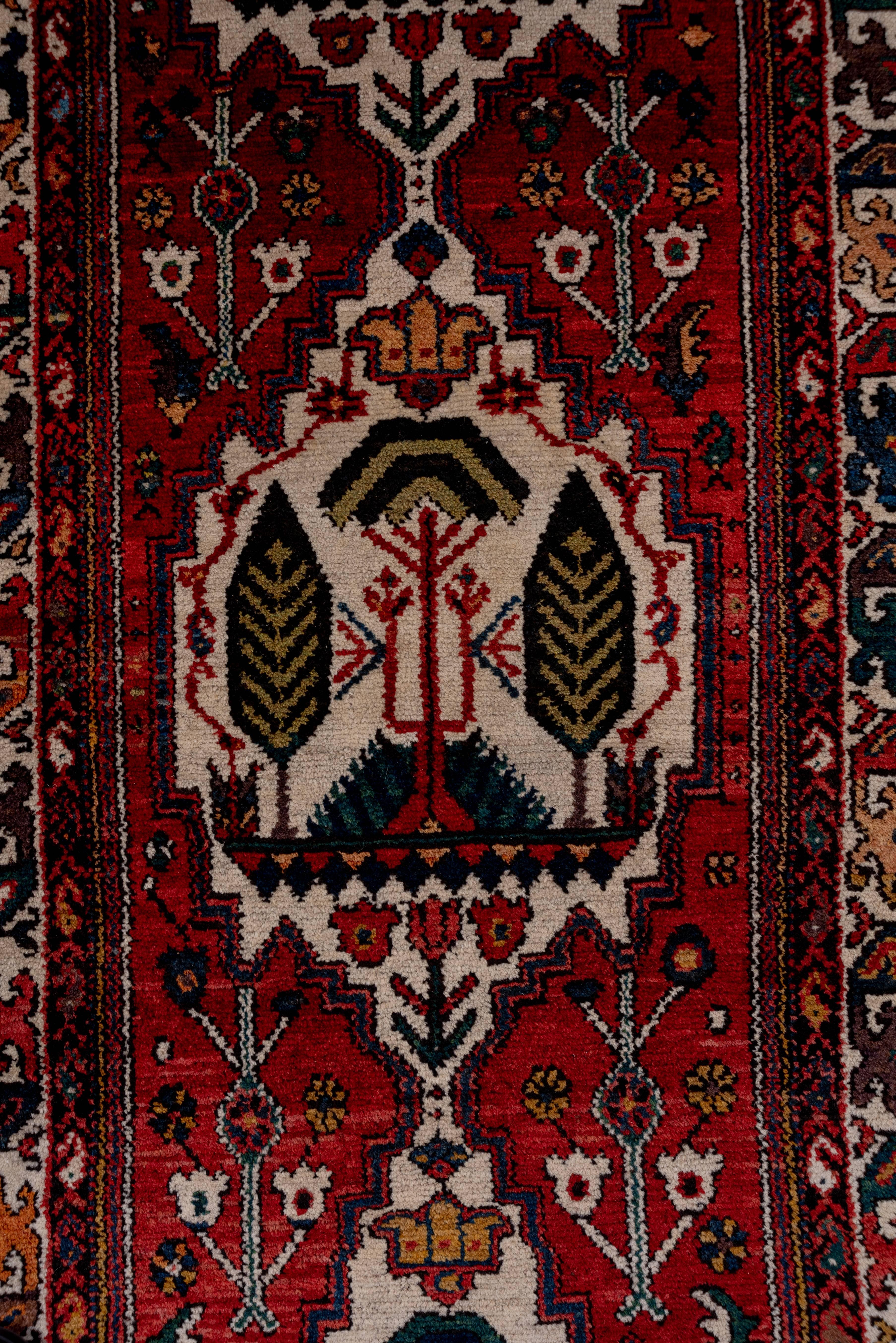 Persian Baktiary Runner, circa 1930s In Excellent Condition For Sale In New York, NY